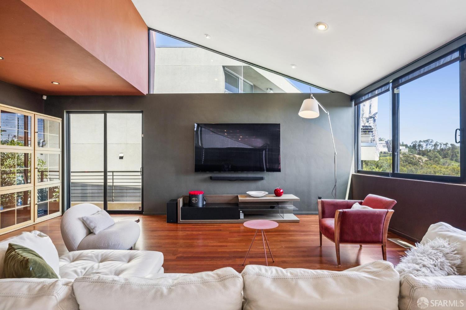 6353 Skyline Boulevard