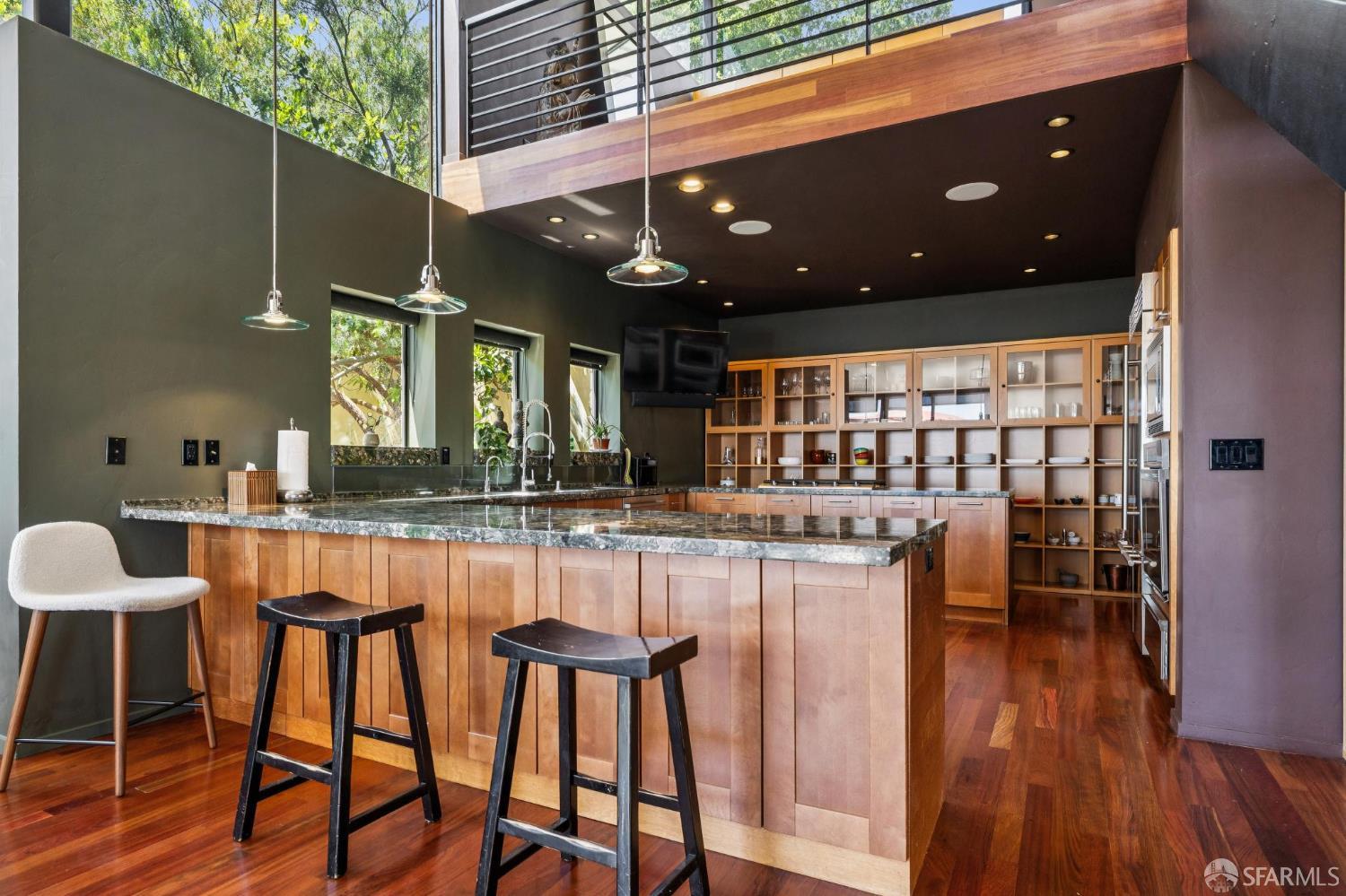 6353 Skyline Boulevard