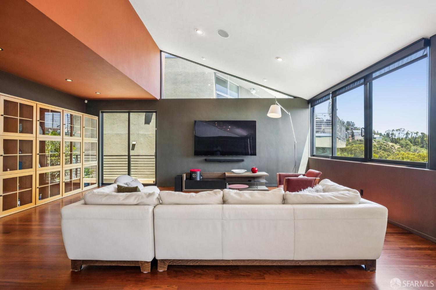 6353 Skyline Boulevard