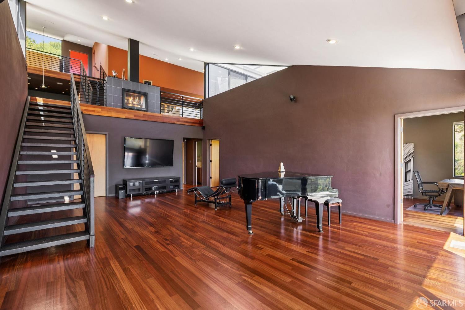 6353 Skyline Boulevard