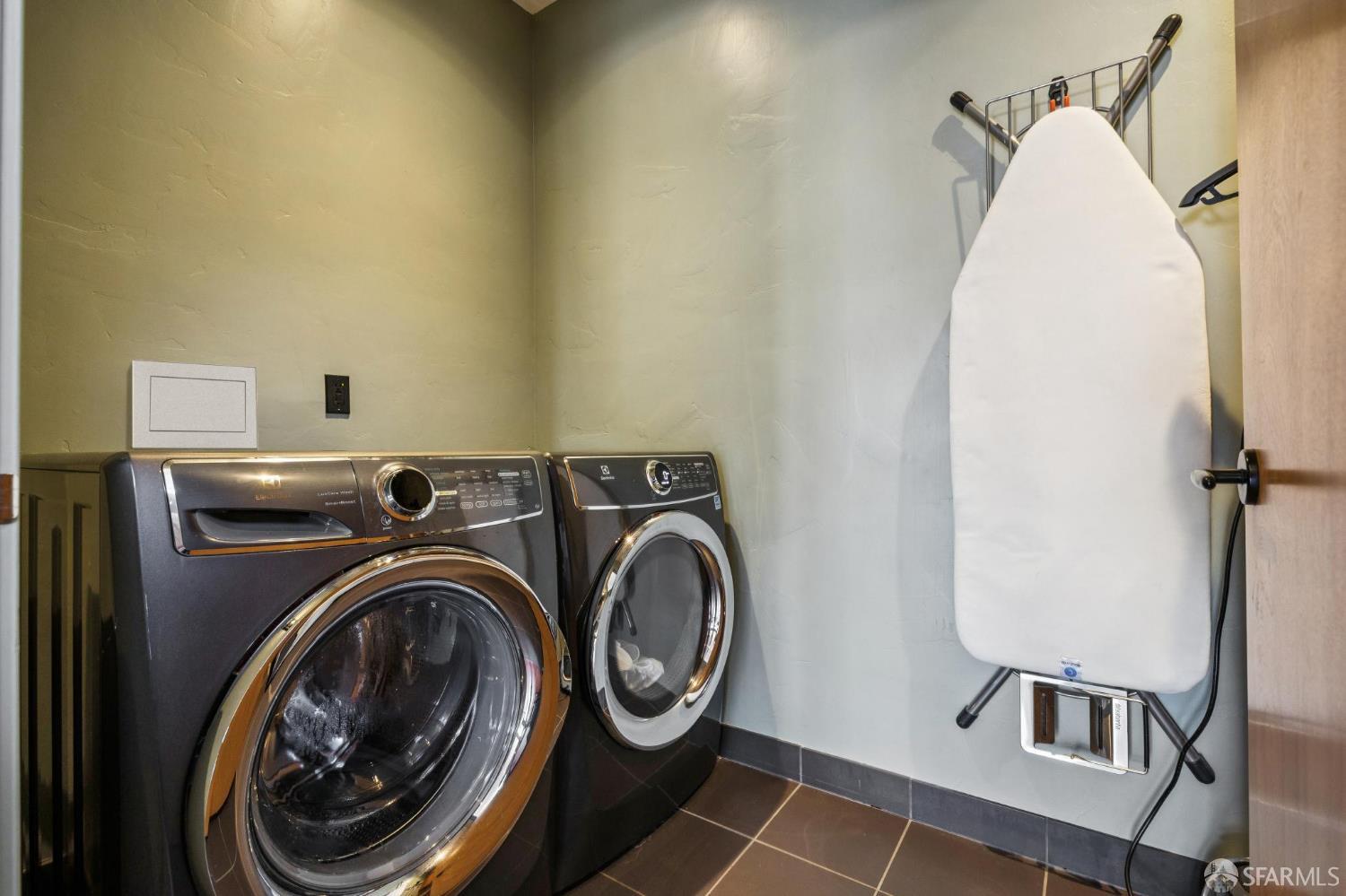 6353 Skyline Boulevard