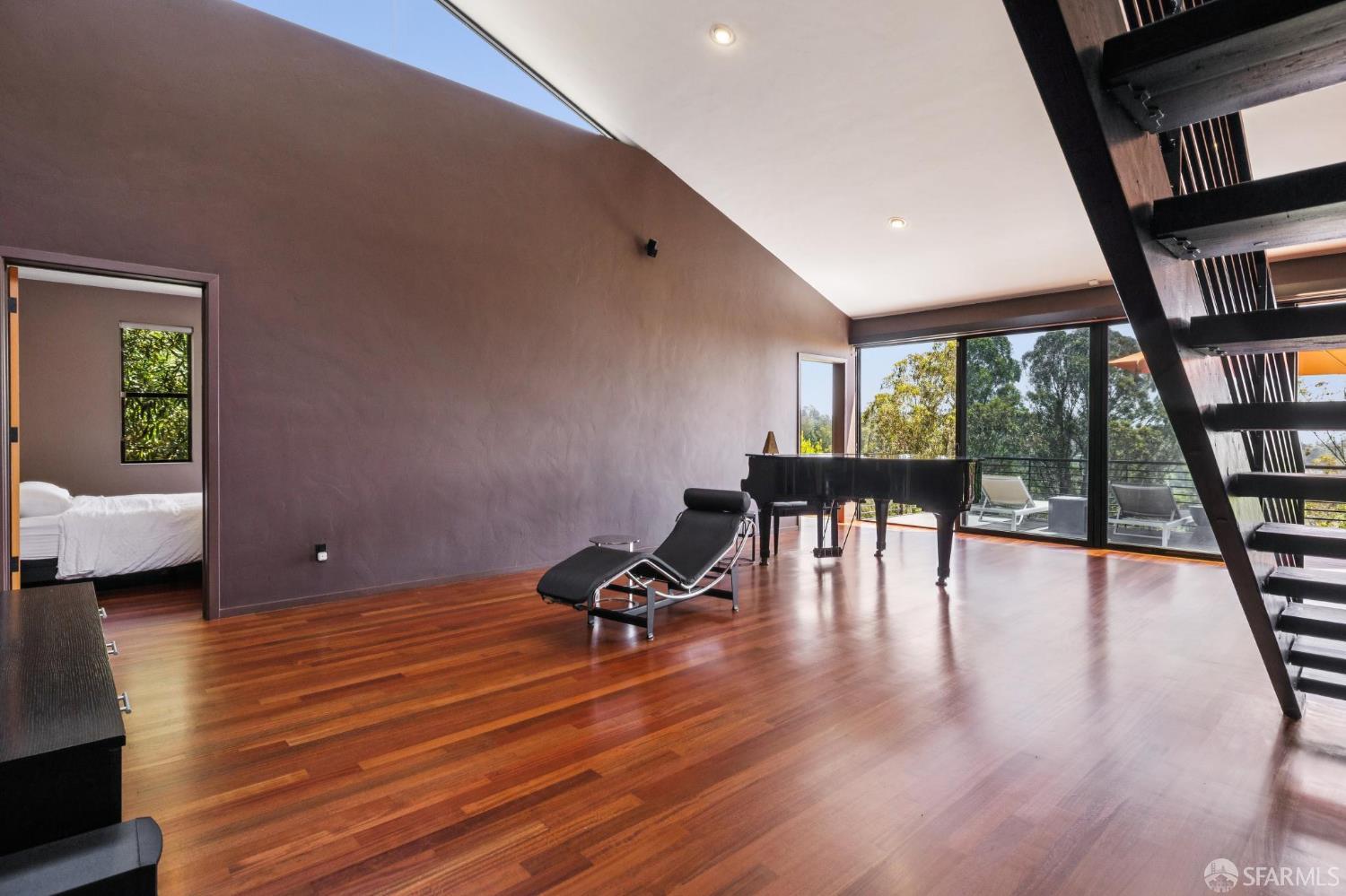 6353 Skyline Boulevard