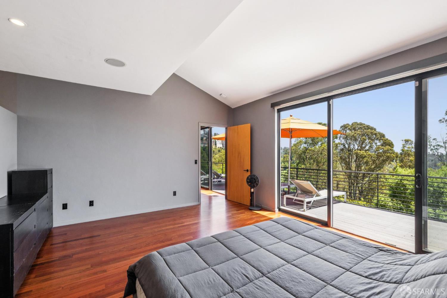 6353 Skyline Boulevard