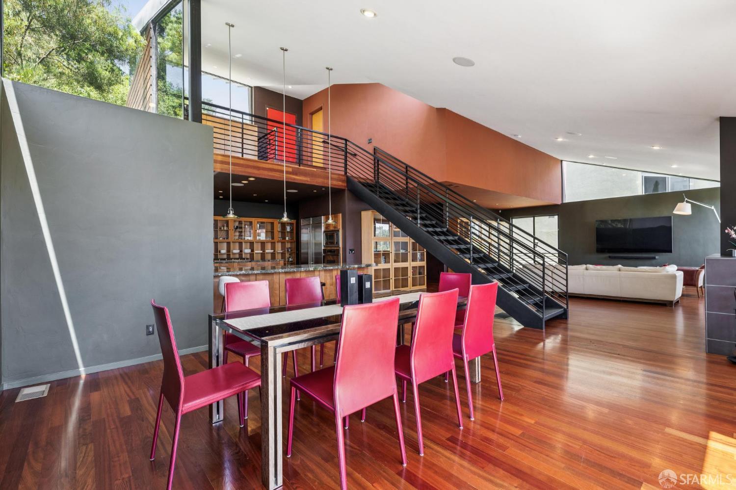 6353 Skyline Boulevard