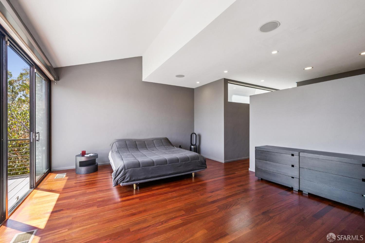 6353 Skyline Boulevard