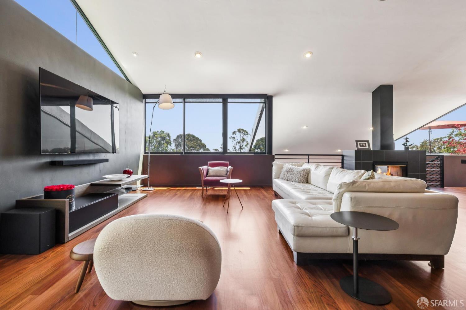 6353 Skyline Boulevard