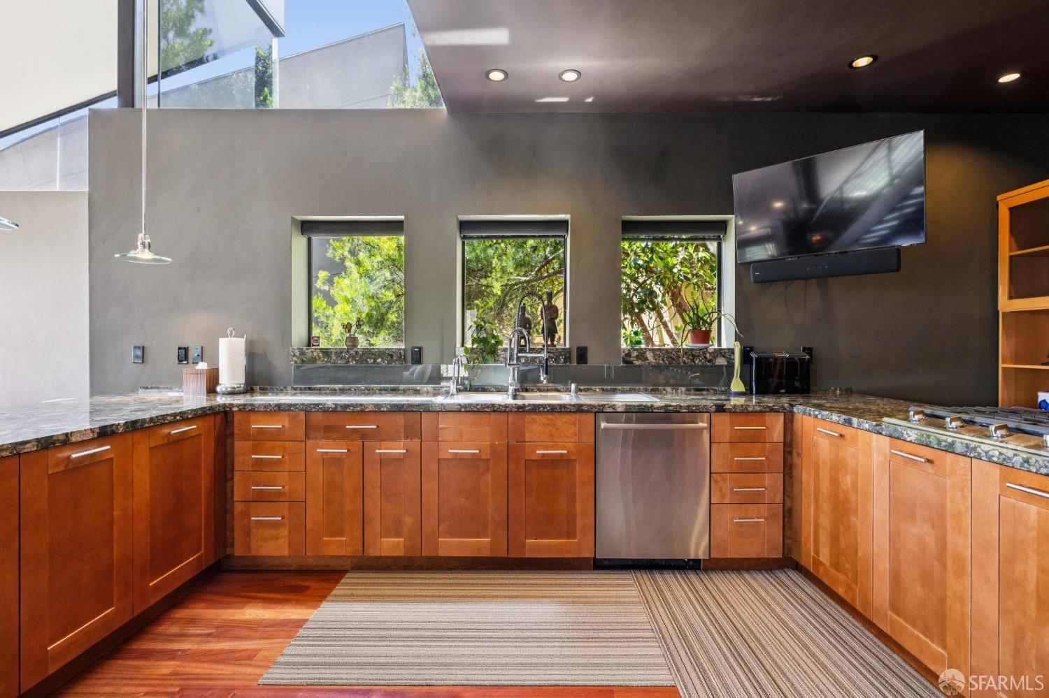 6353 Skyline Boulevard