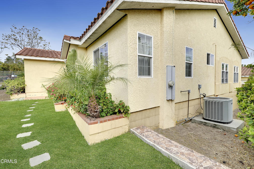 946 Oak Avenue