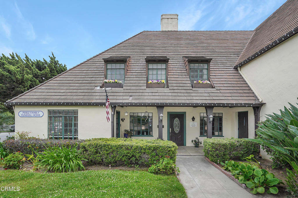 738 E Santa Paula Street