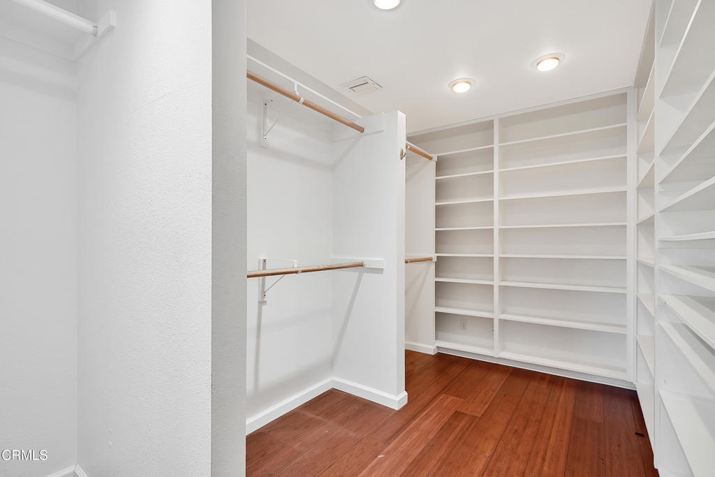 2010 Kingsbridge Way