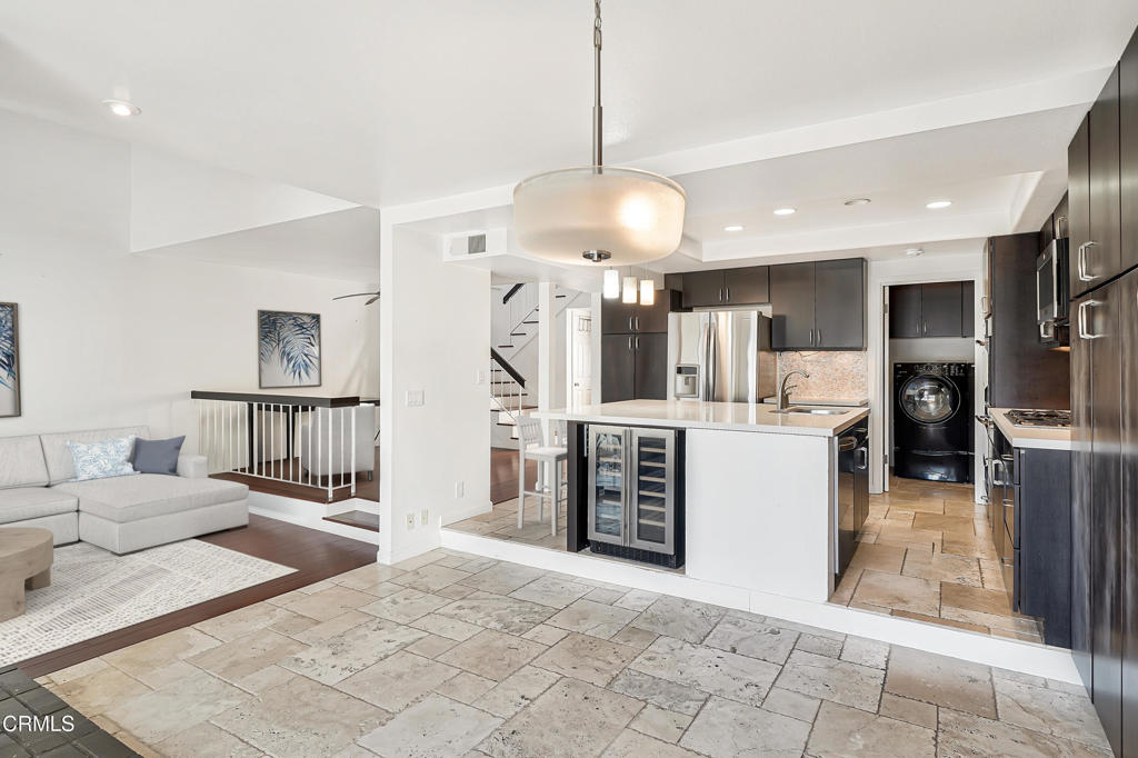 2010 Kingsbridge Way