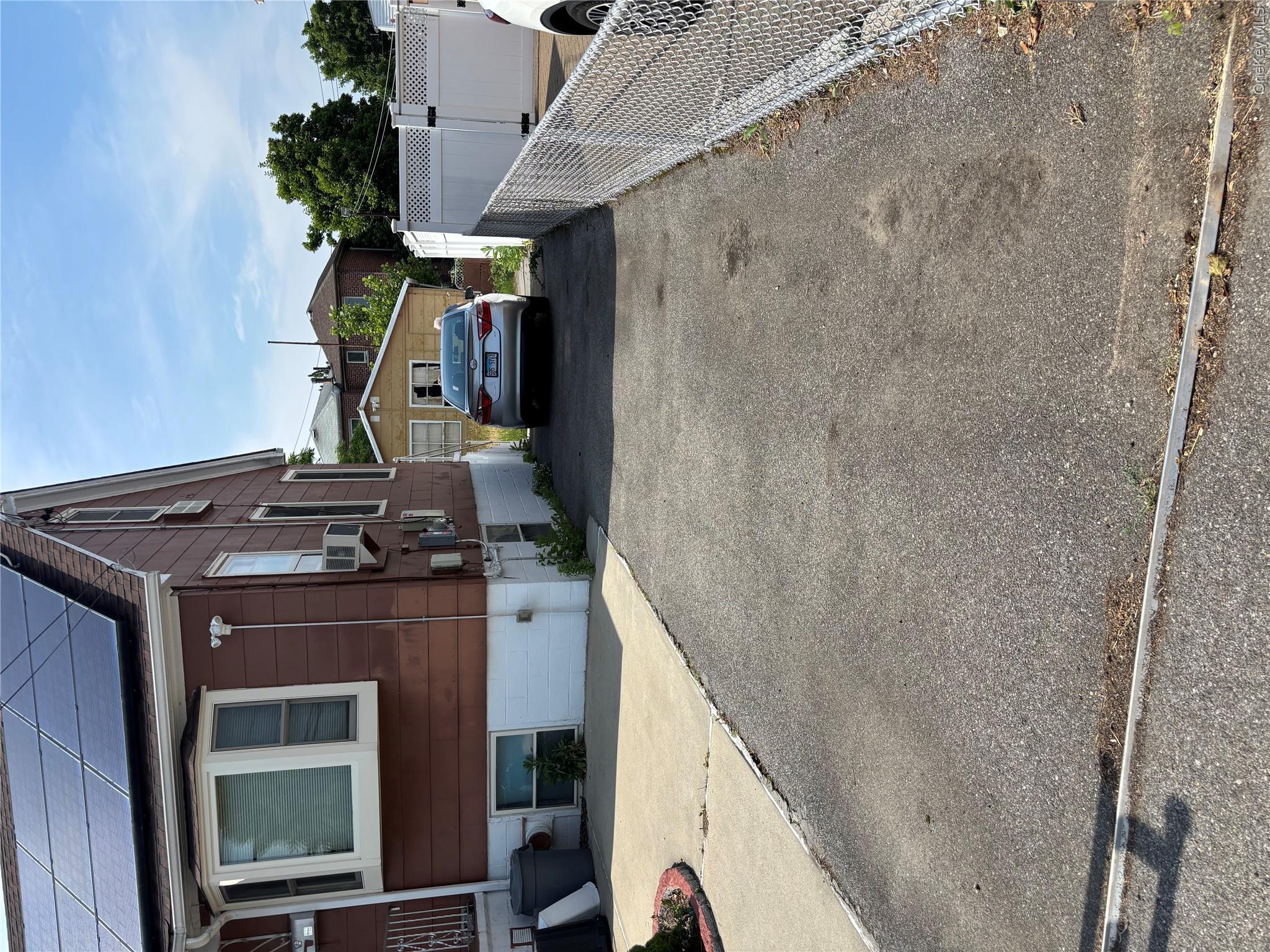 3251 Fairmount Ave