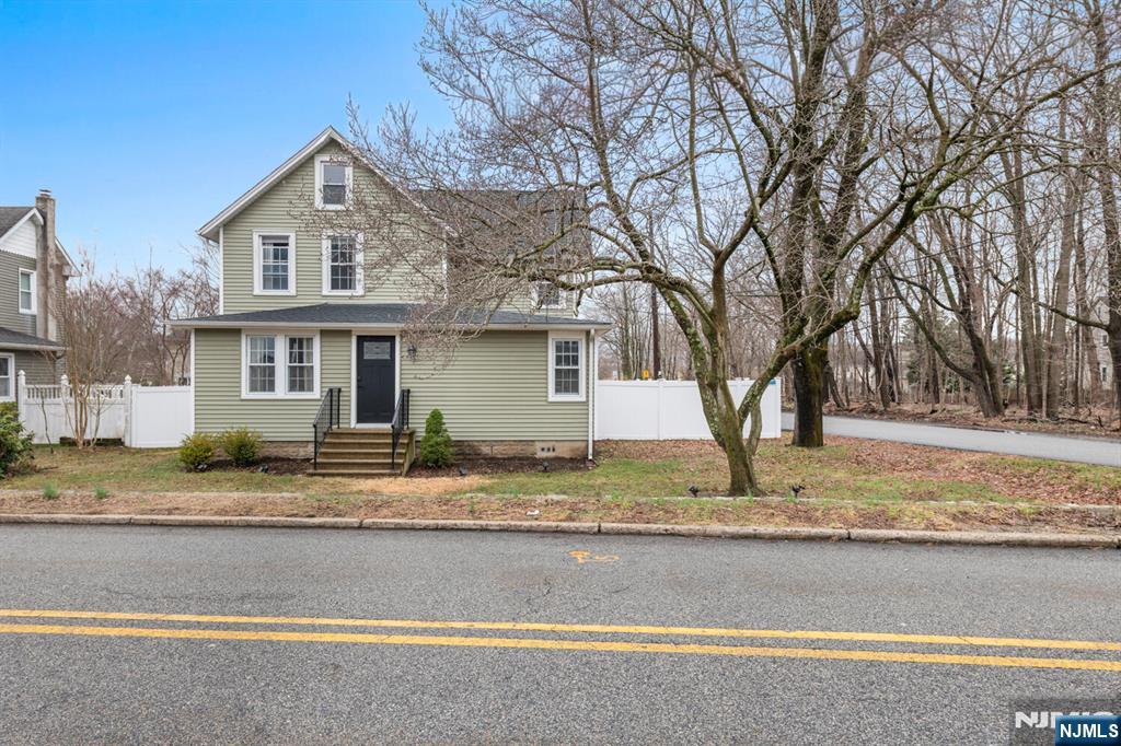 113 Meadowbrook Avenue