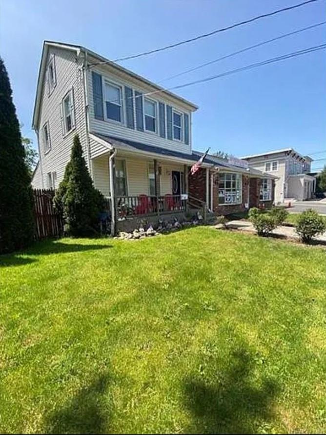 11 Old Lake Road Unit: 11 2nd Flr