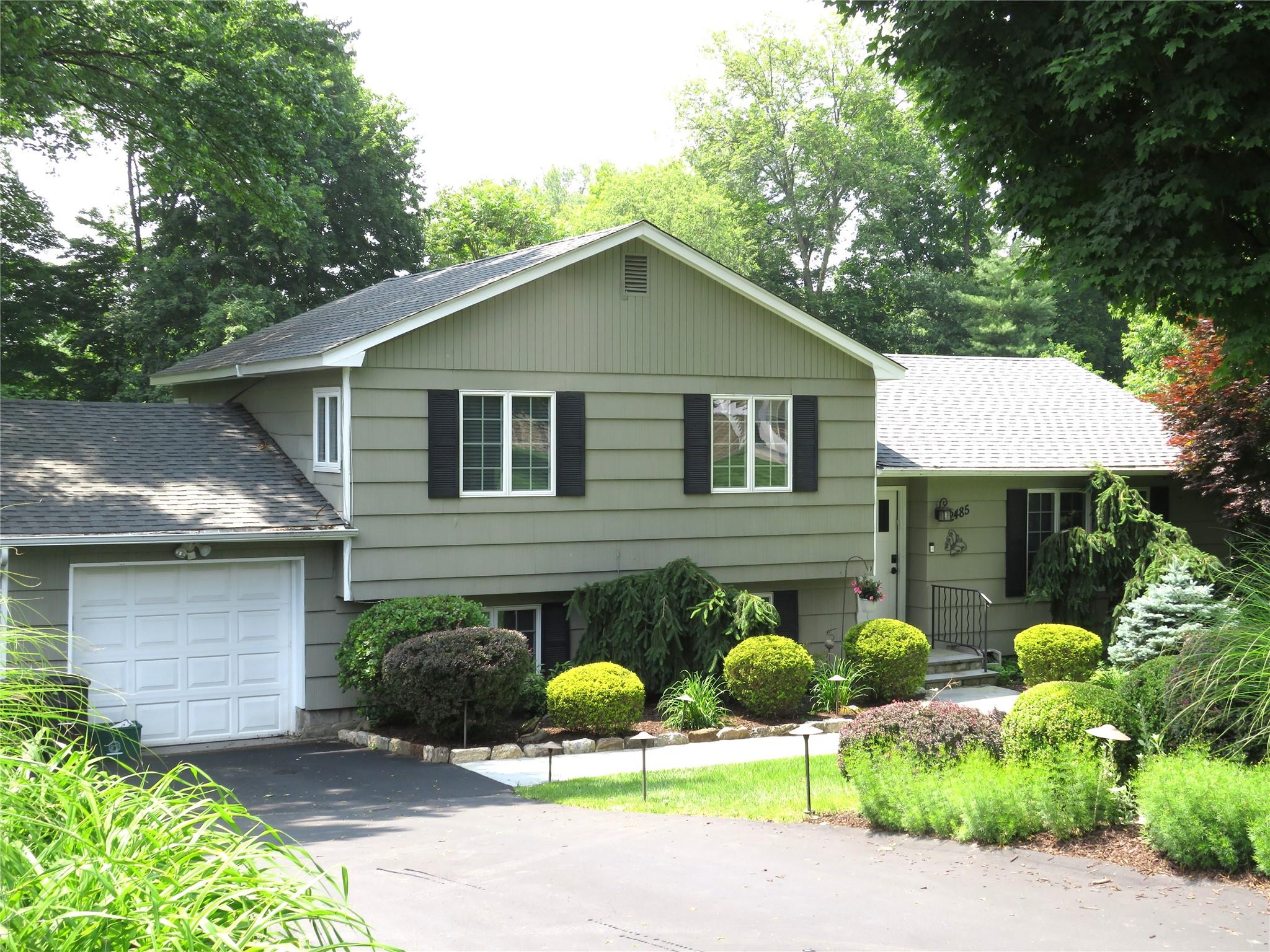 2485 Pine Grove Court