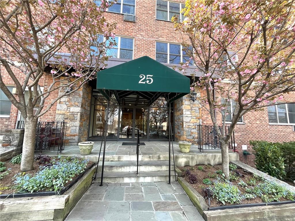 25 Franklin Avenue Unit: 6B