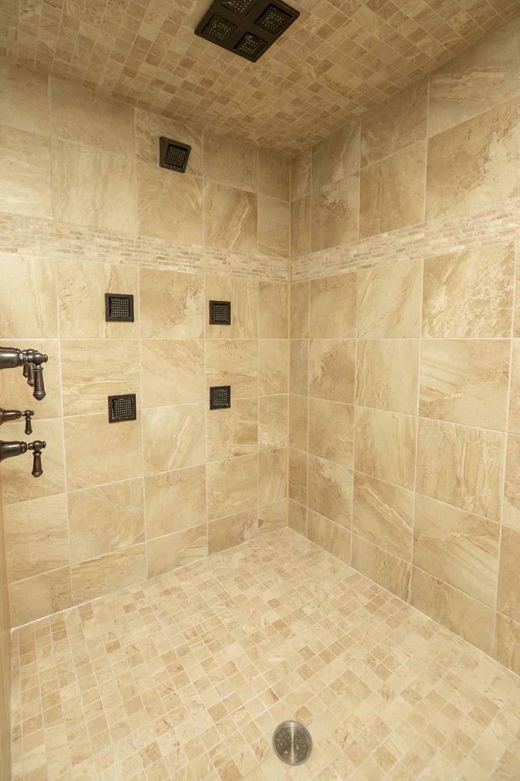 1817 Ancaster Drive NE