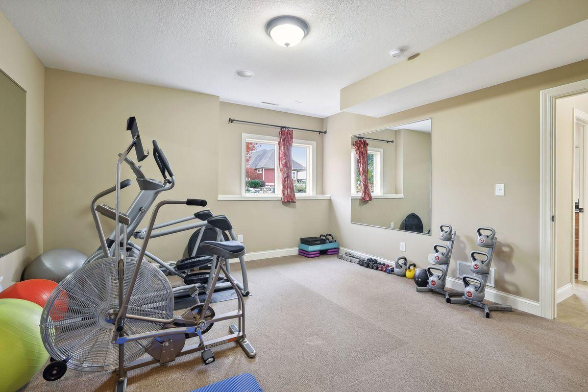 1220 Westhill Drive SW