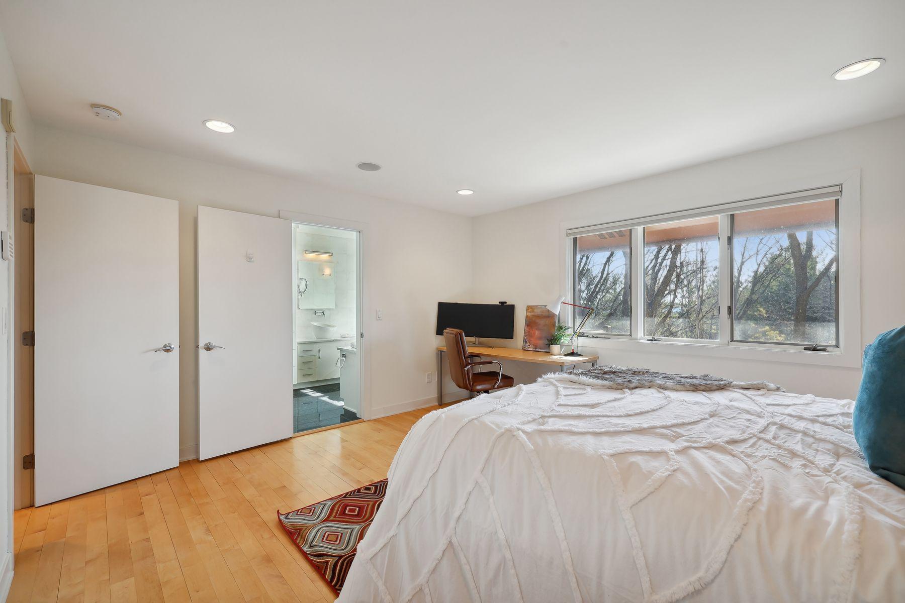 1100 Greenbriar Road SW