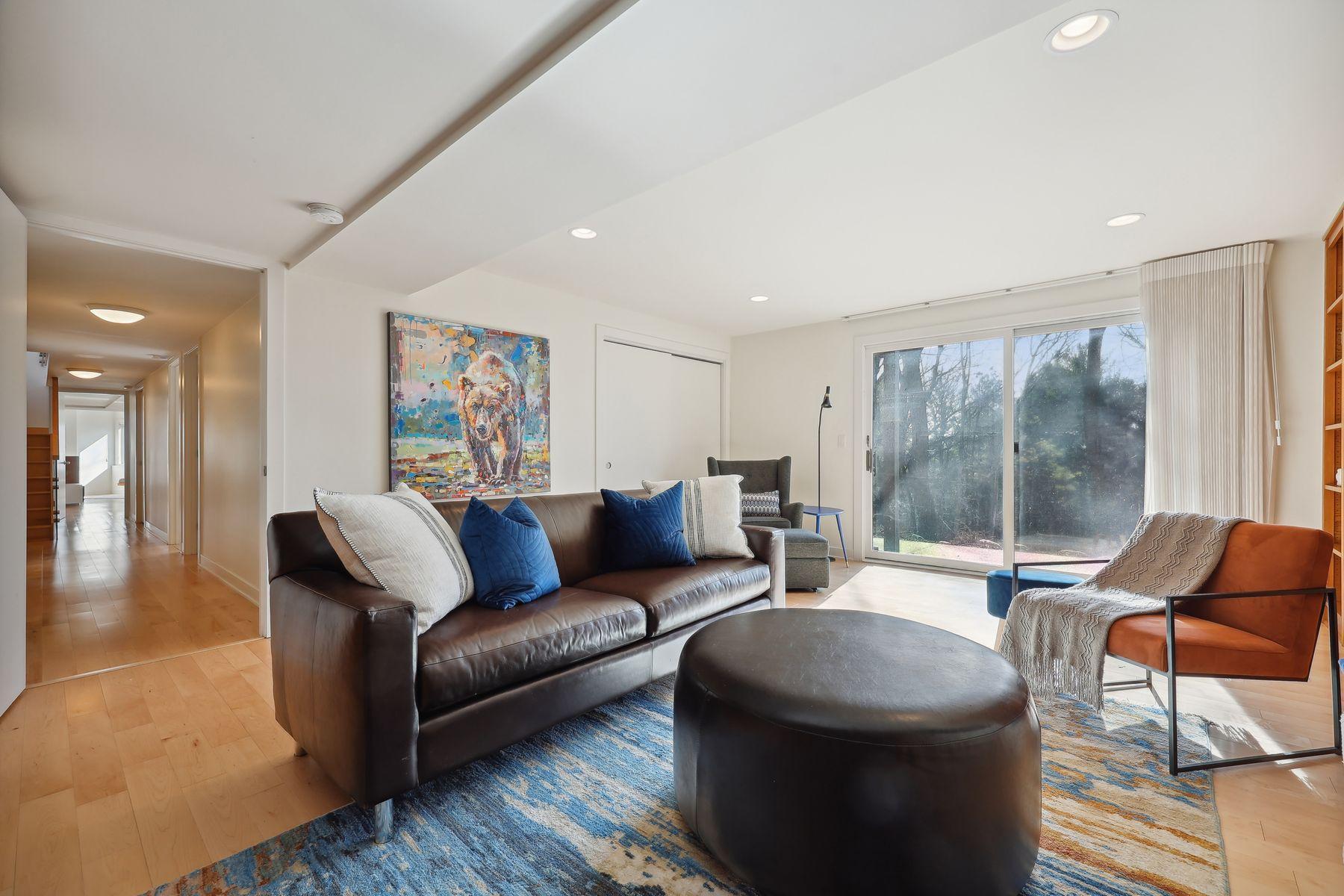 1100 Greenbriar Road SW