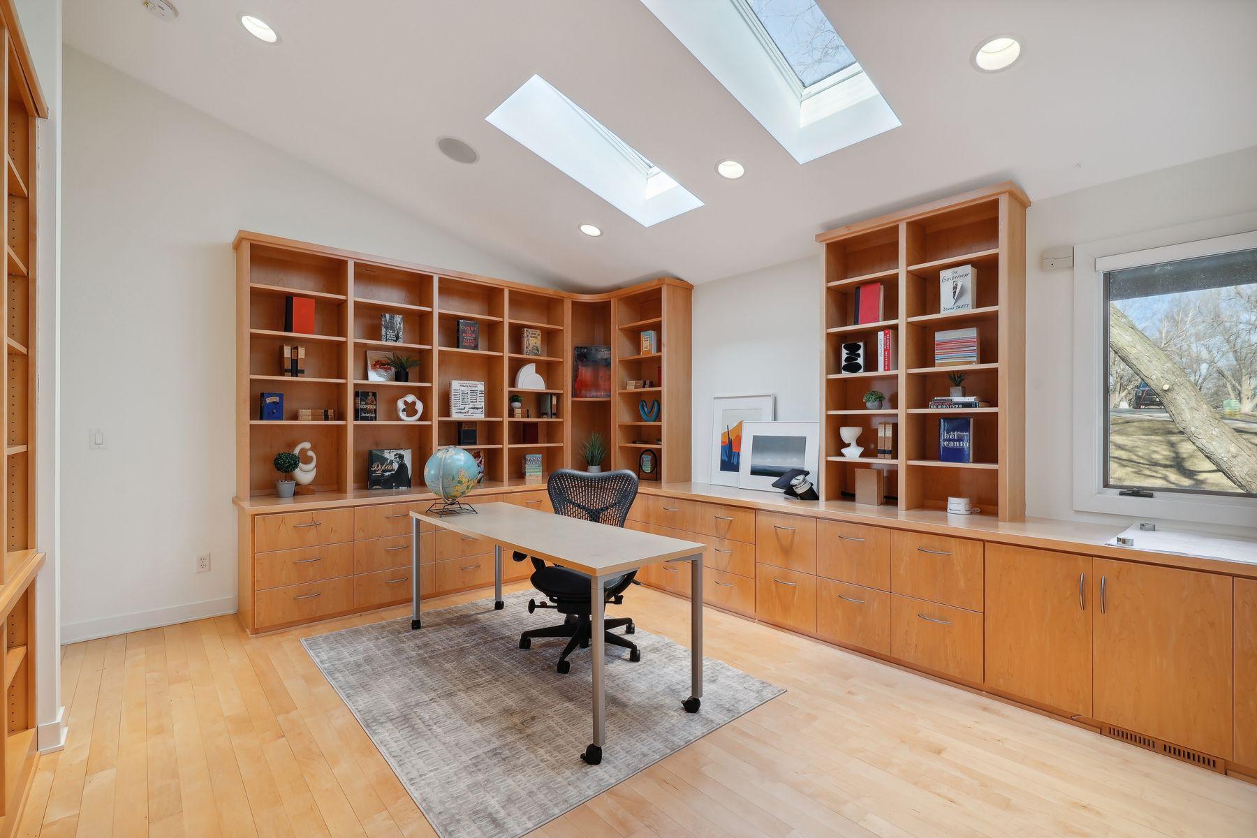 1100 Greenbriar Road SW