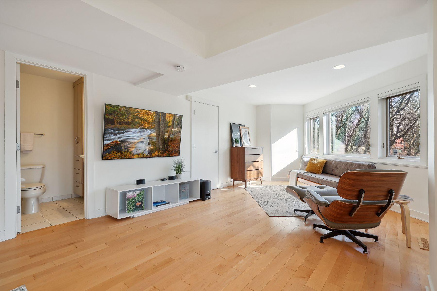 1100 Greenbriar Road SW