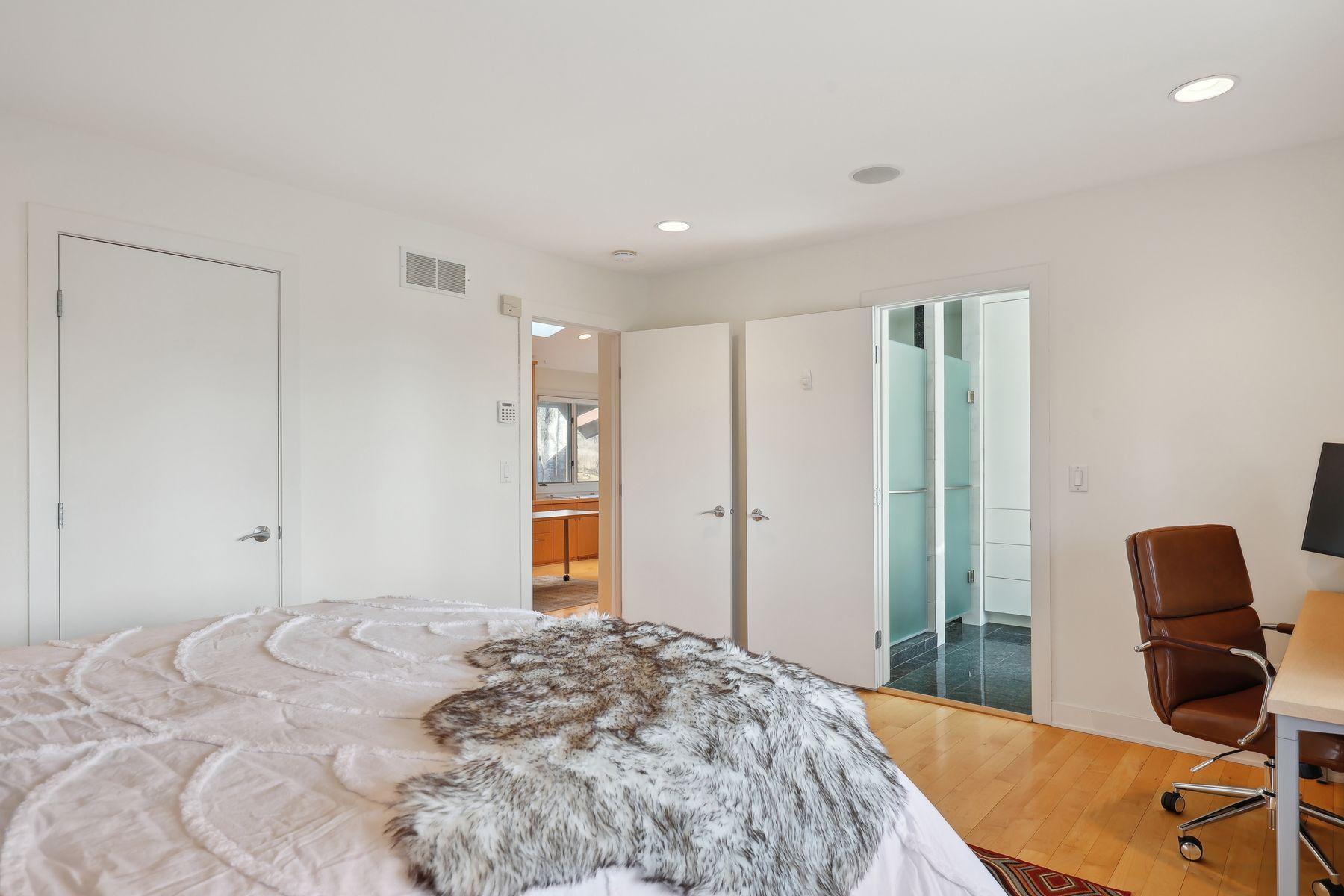 1100 Greenbriar Road SW