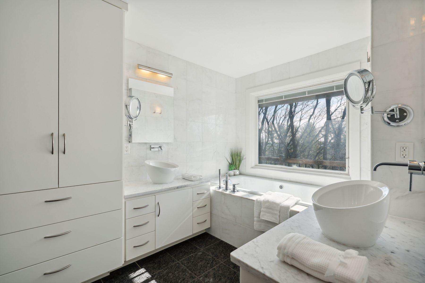 1100 Greenbriar Road SW