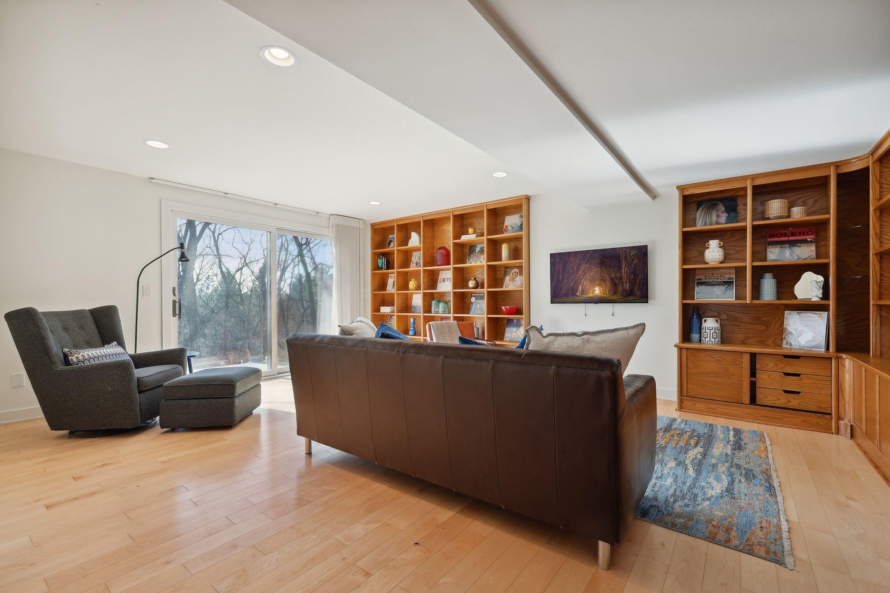 1100 Greenbriar Road SW