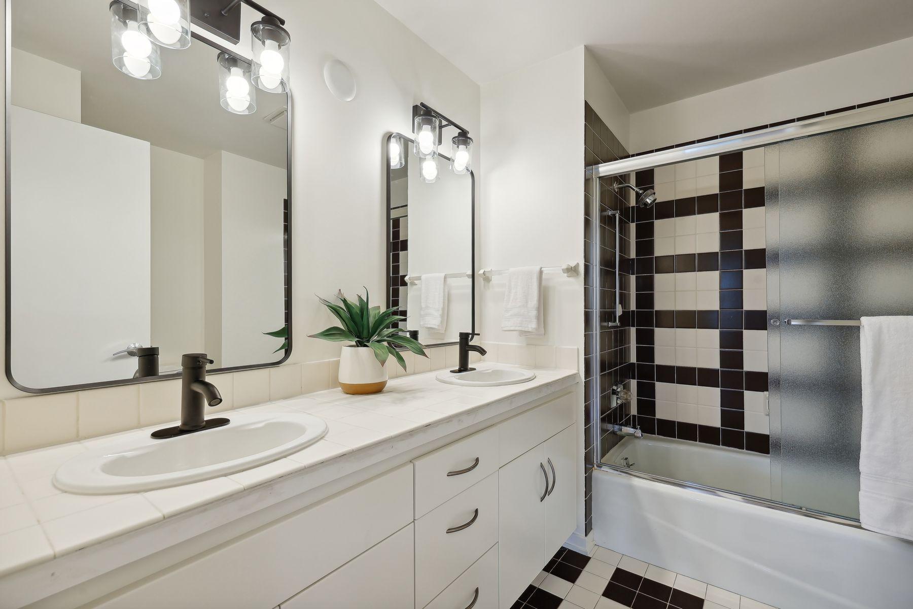 1100 Greenbriar Road SW