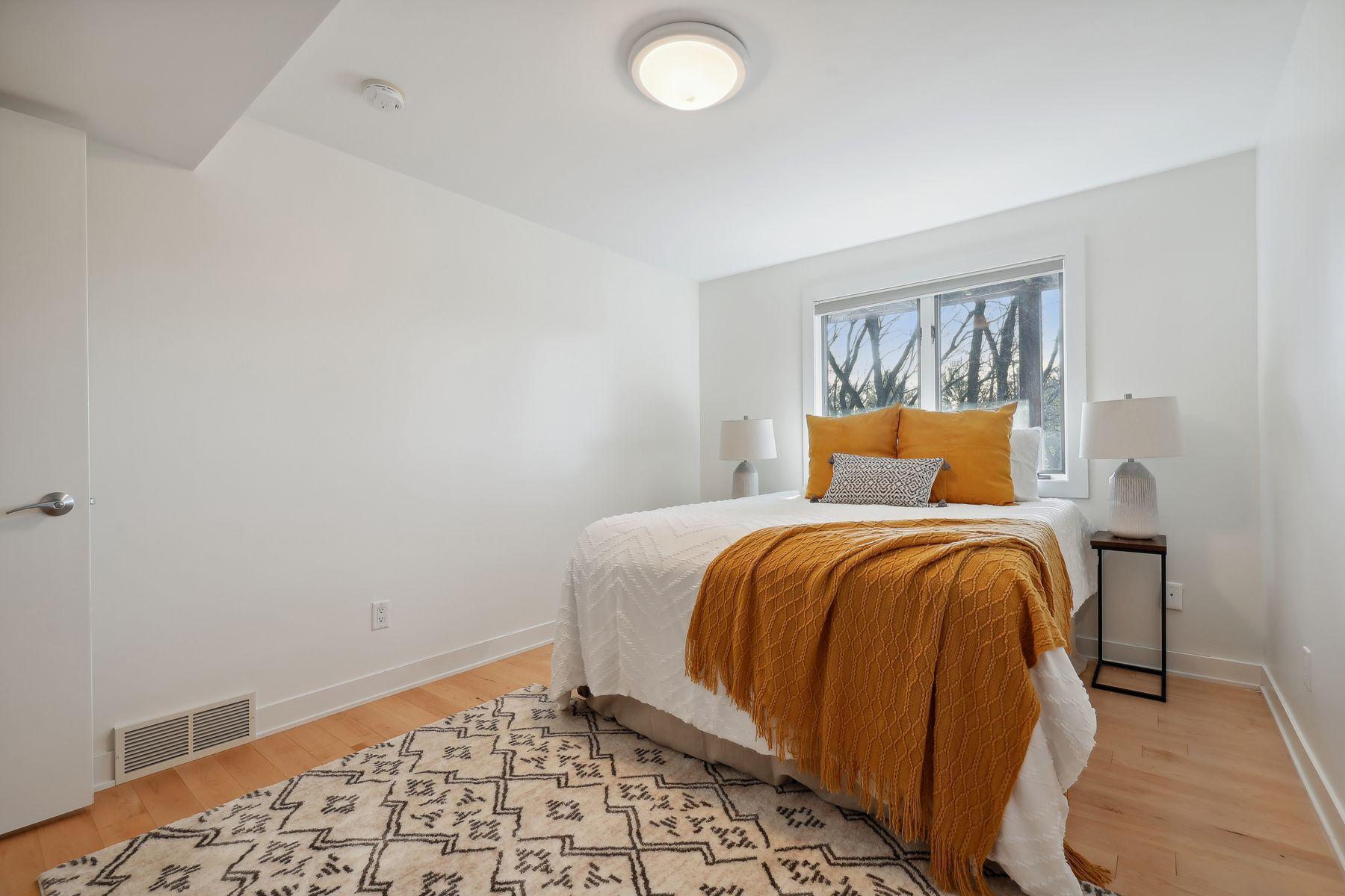 1100 Greenbriar Road SW