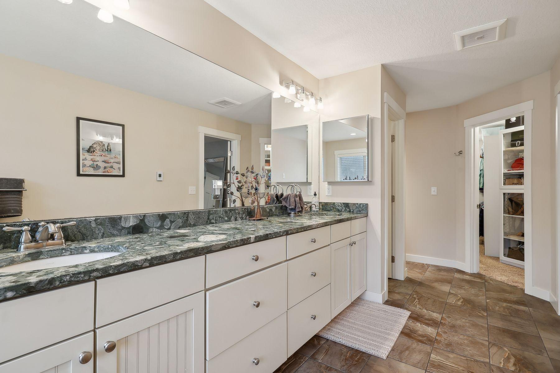 3953 Autumn Lake Court SW