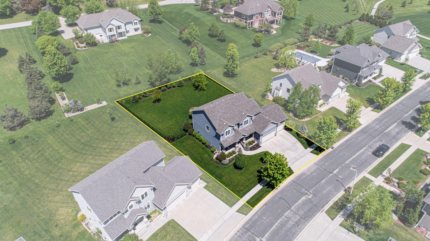 3953 Autumn Lake Court SW