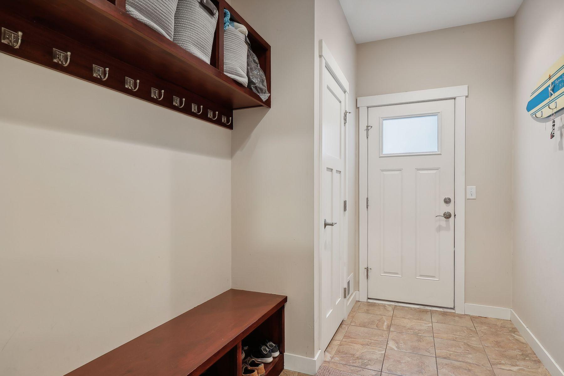 3953 Autumn Lake Court SW