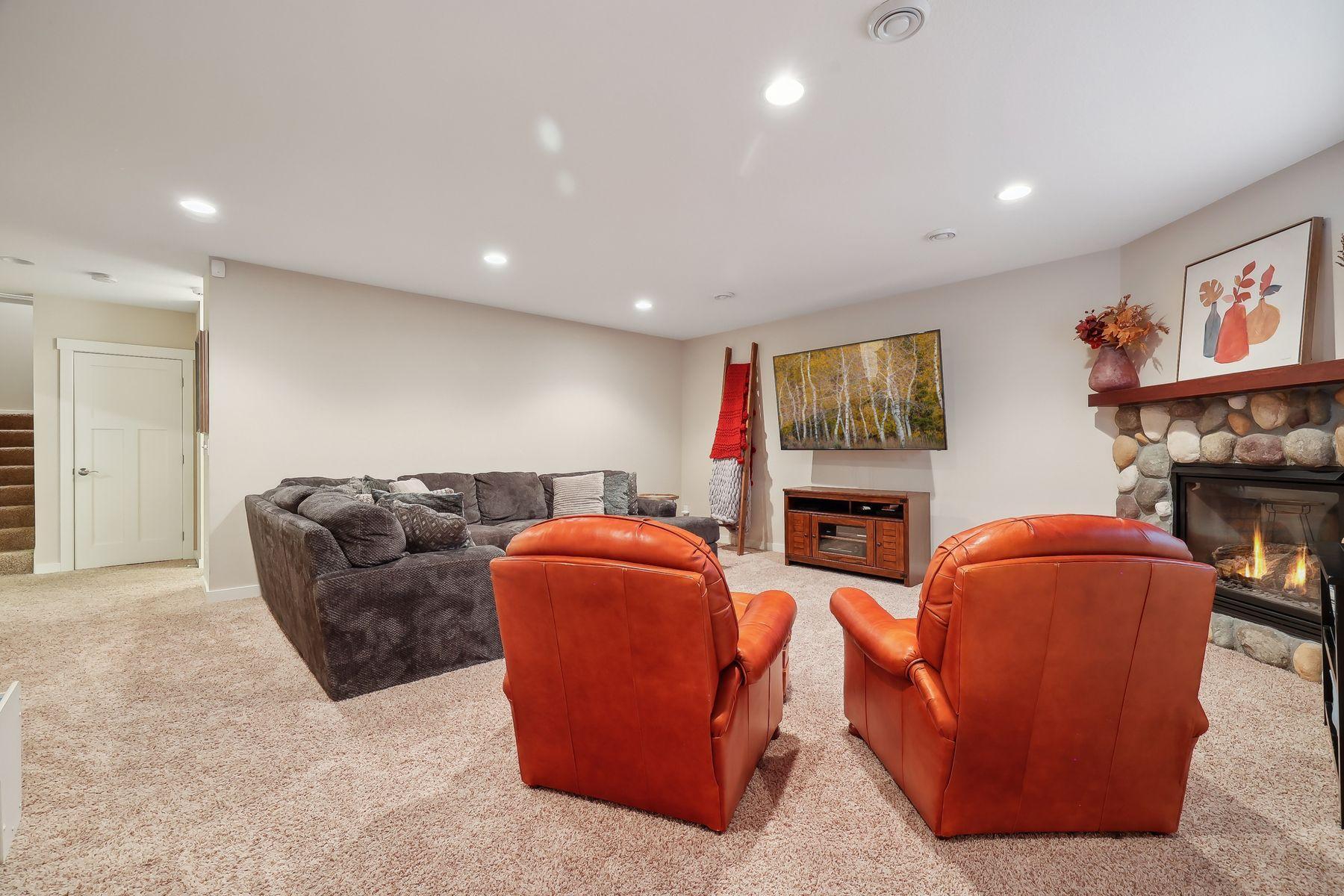 3953 Autumn Lake Court SW