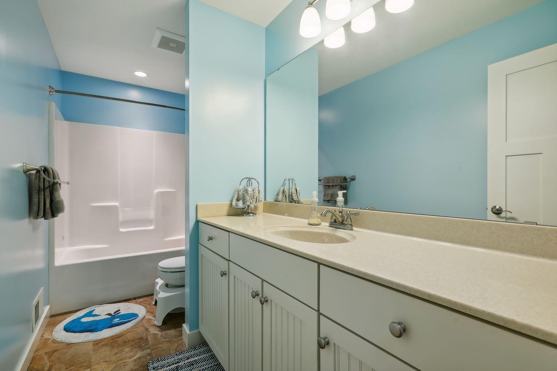 3953 Autumn Lake Court SW