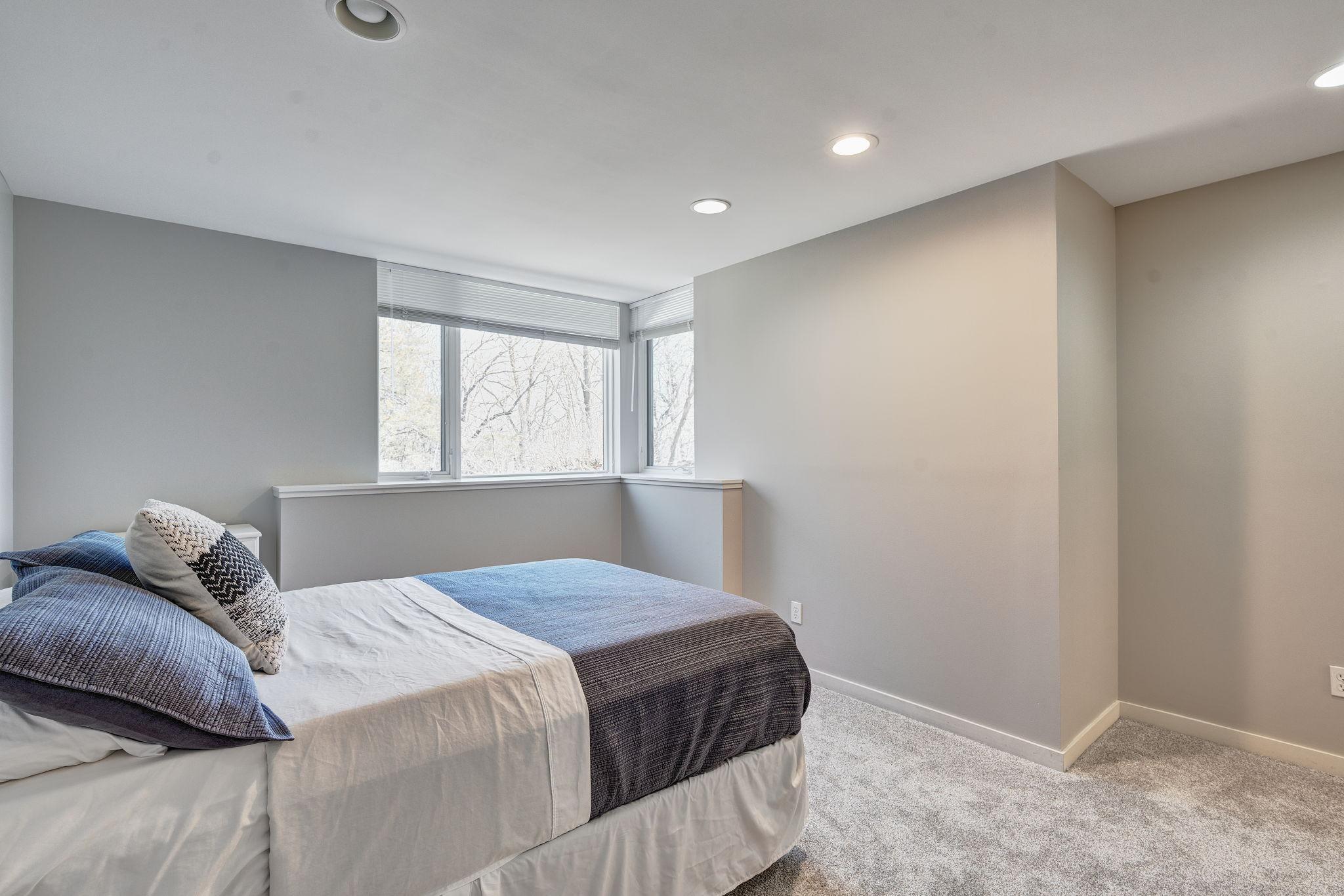 5484 Weatherhill Road SW