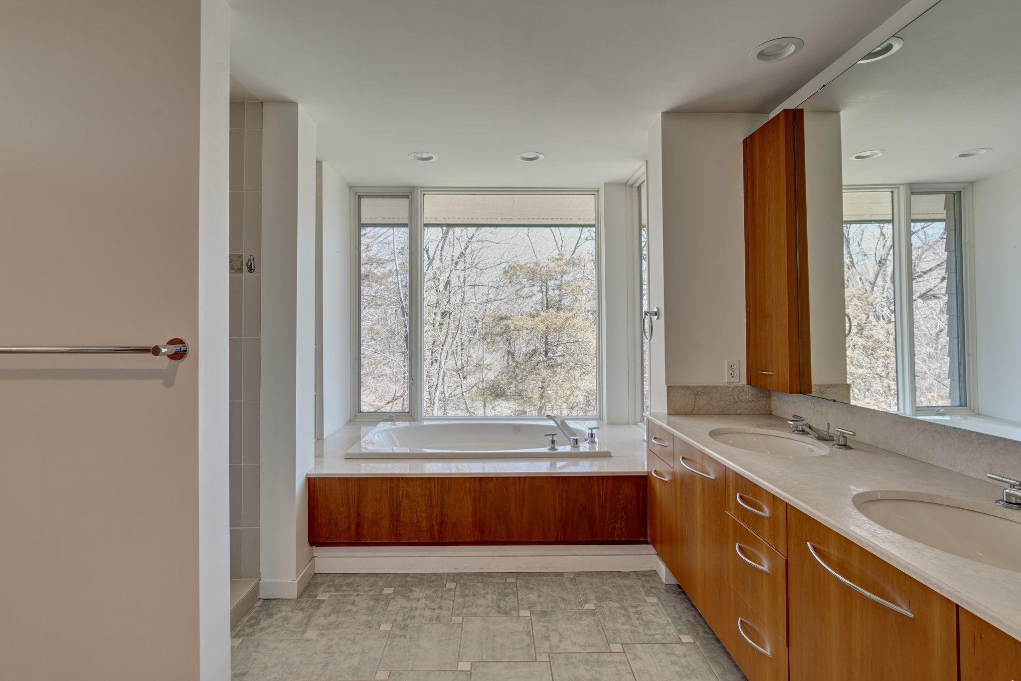 5484 Weatherhill Road SW