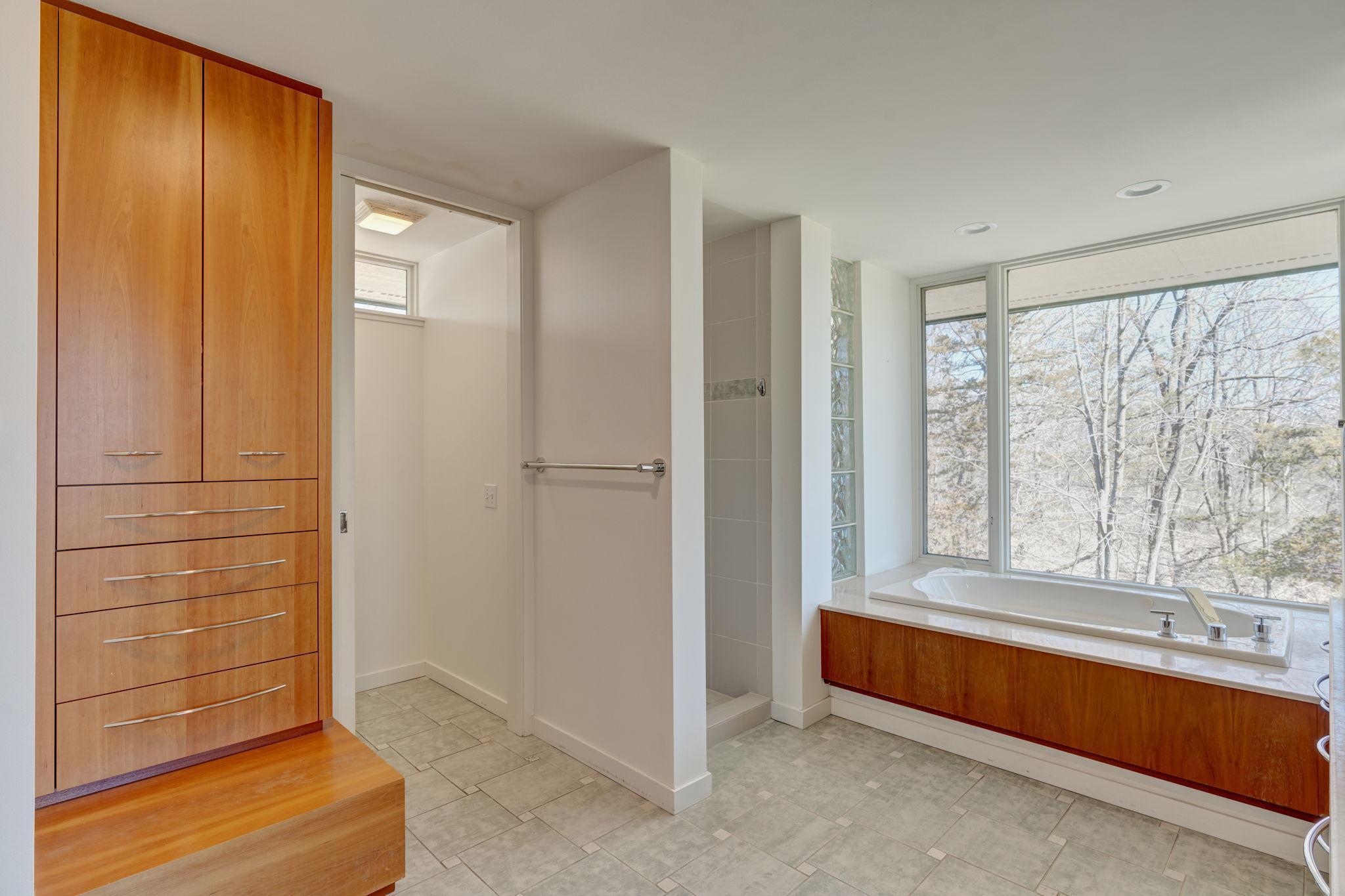 5484 Weatherhill Road SW