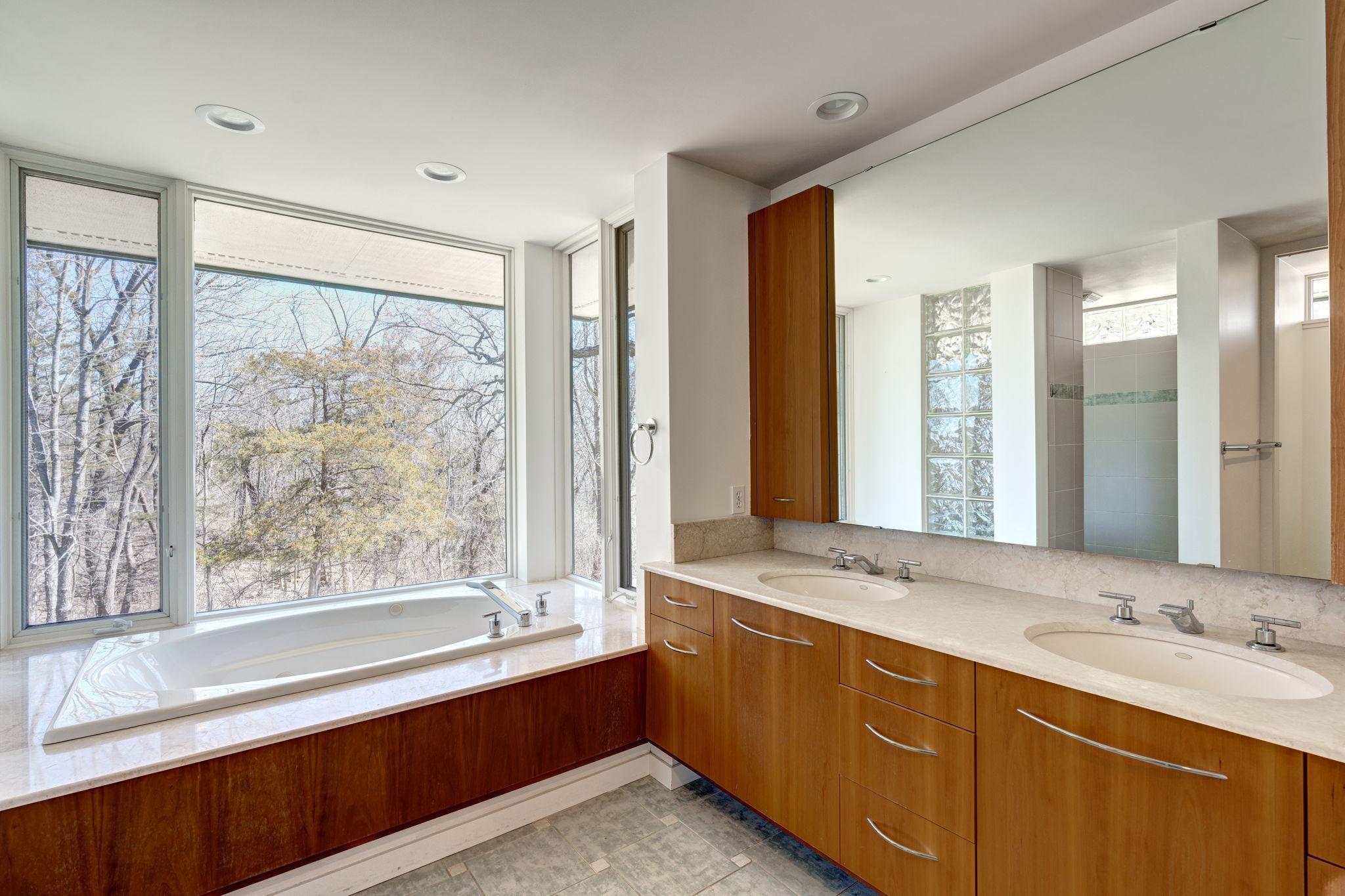 5484 Weatherhill Road SW