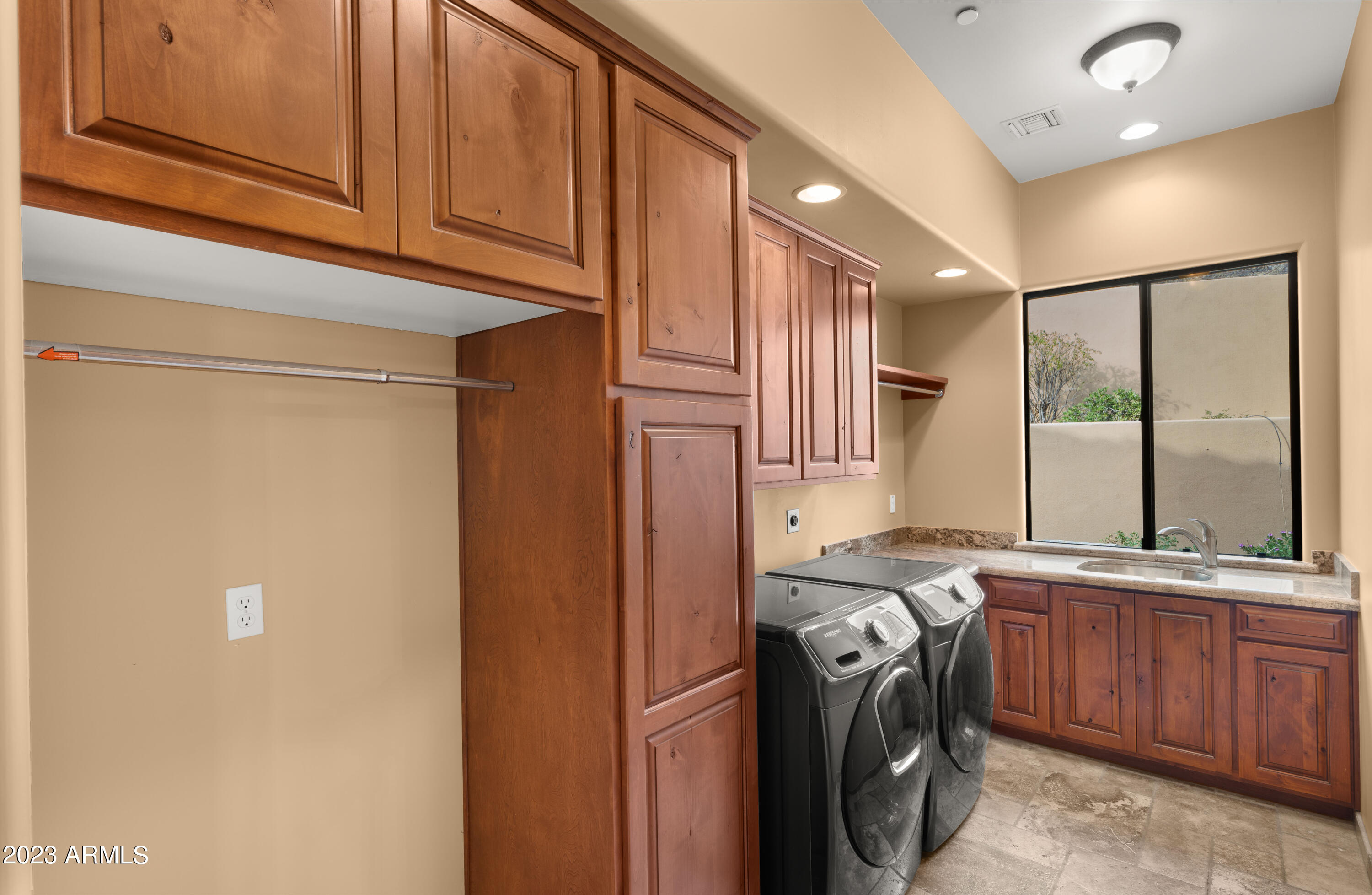 15435 N CABRILLO Drive