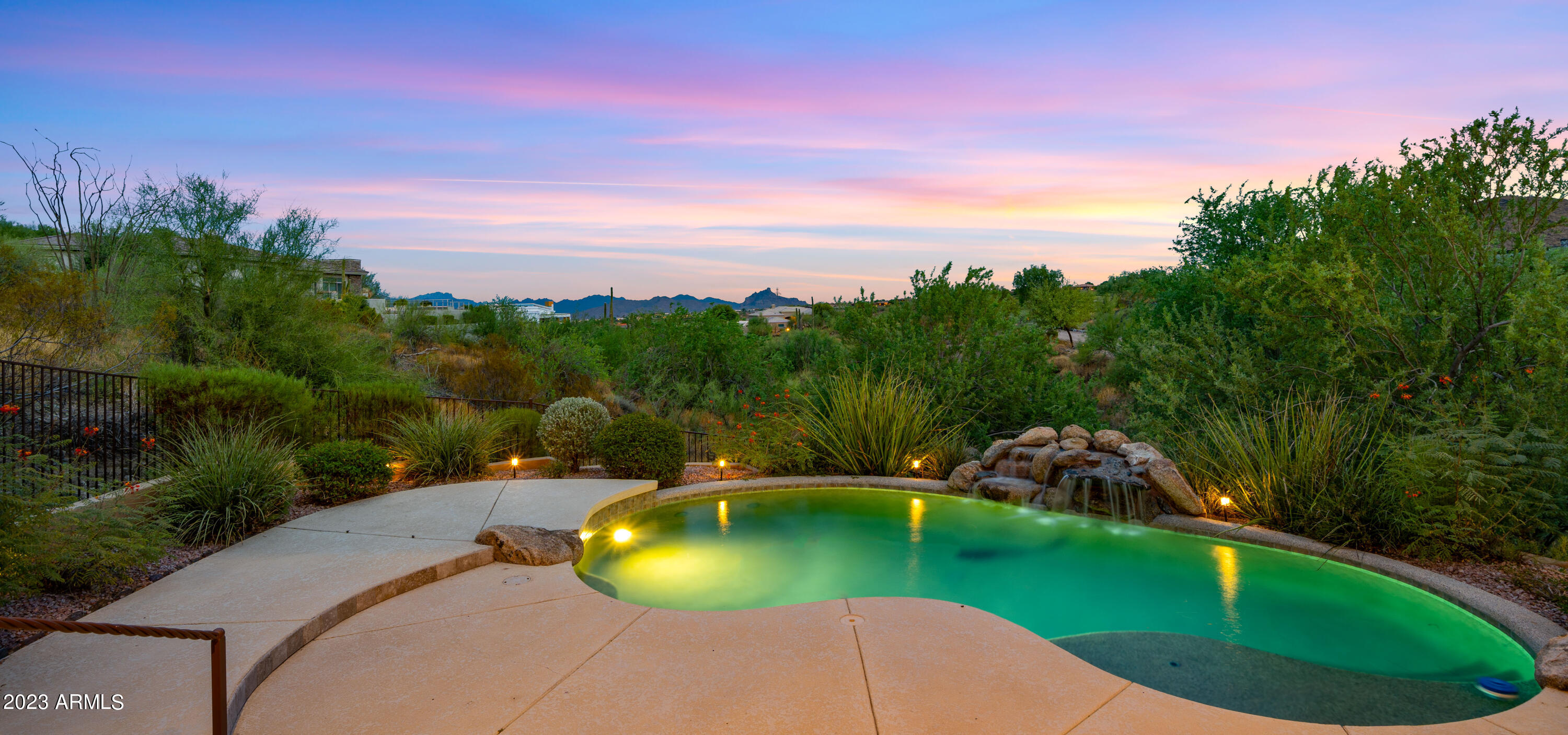 15435 N CABRILLO Drive