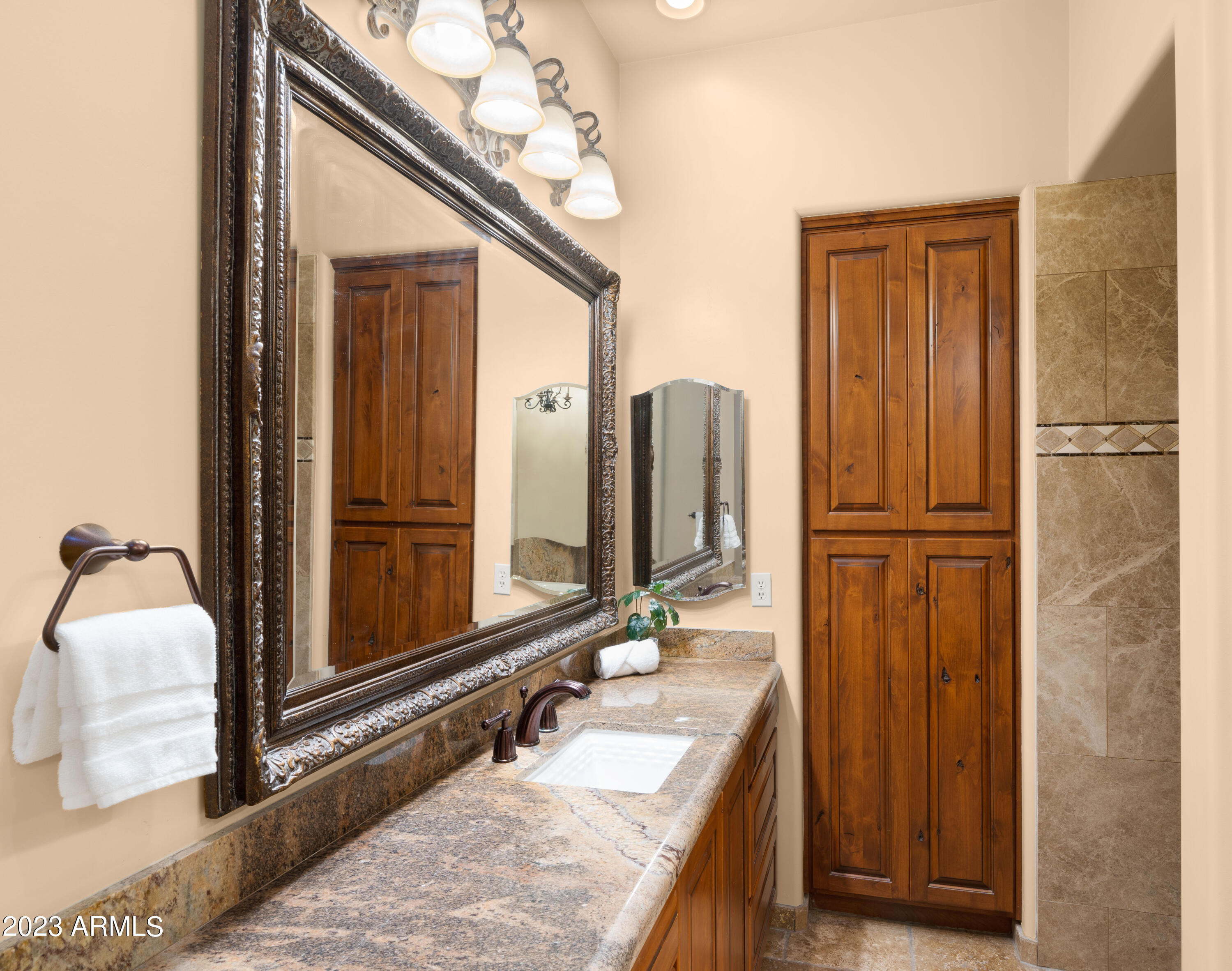 15435 N CABRILLO Drive