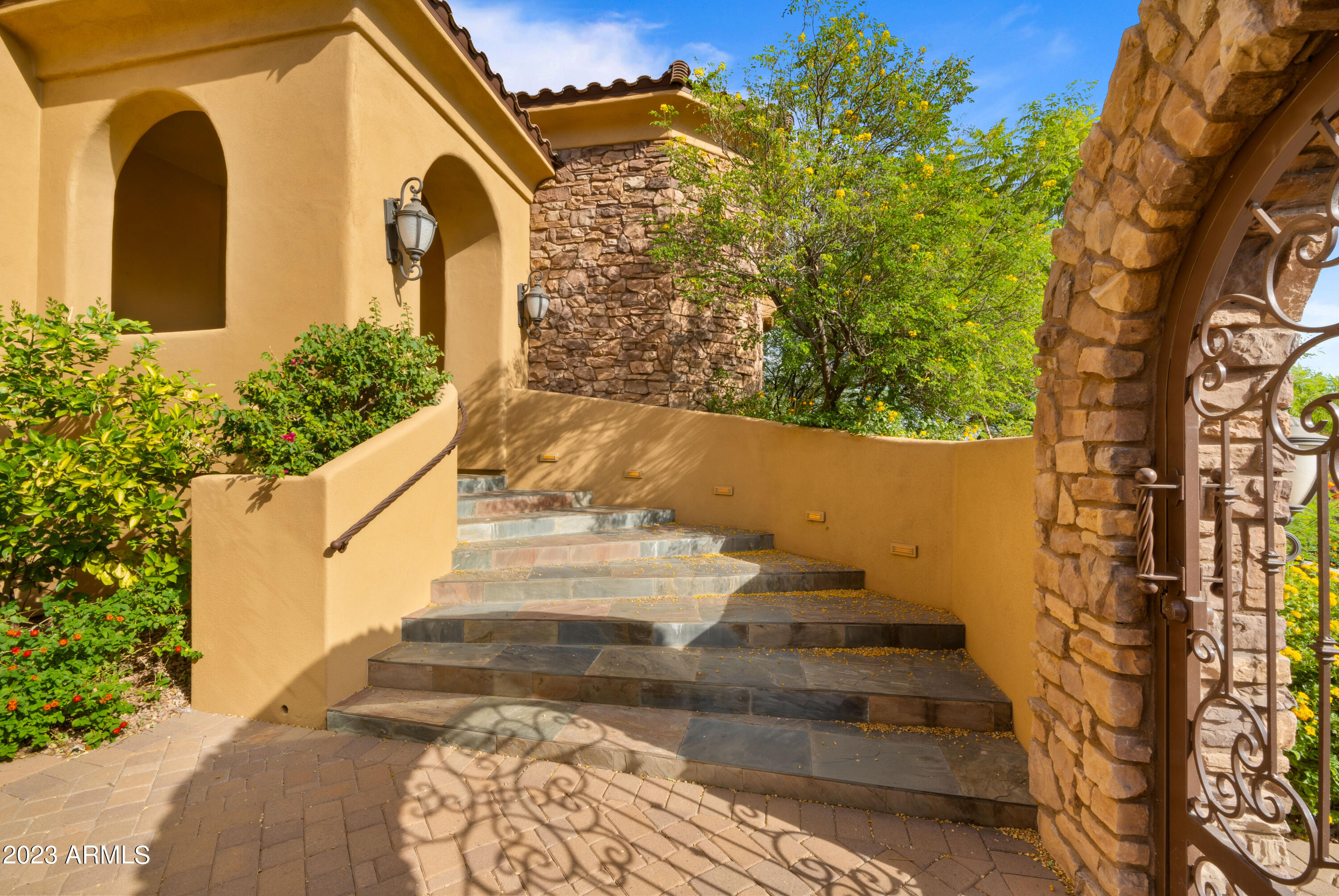 15435 N CABRILLO Drive