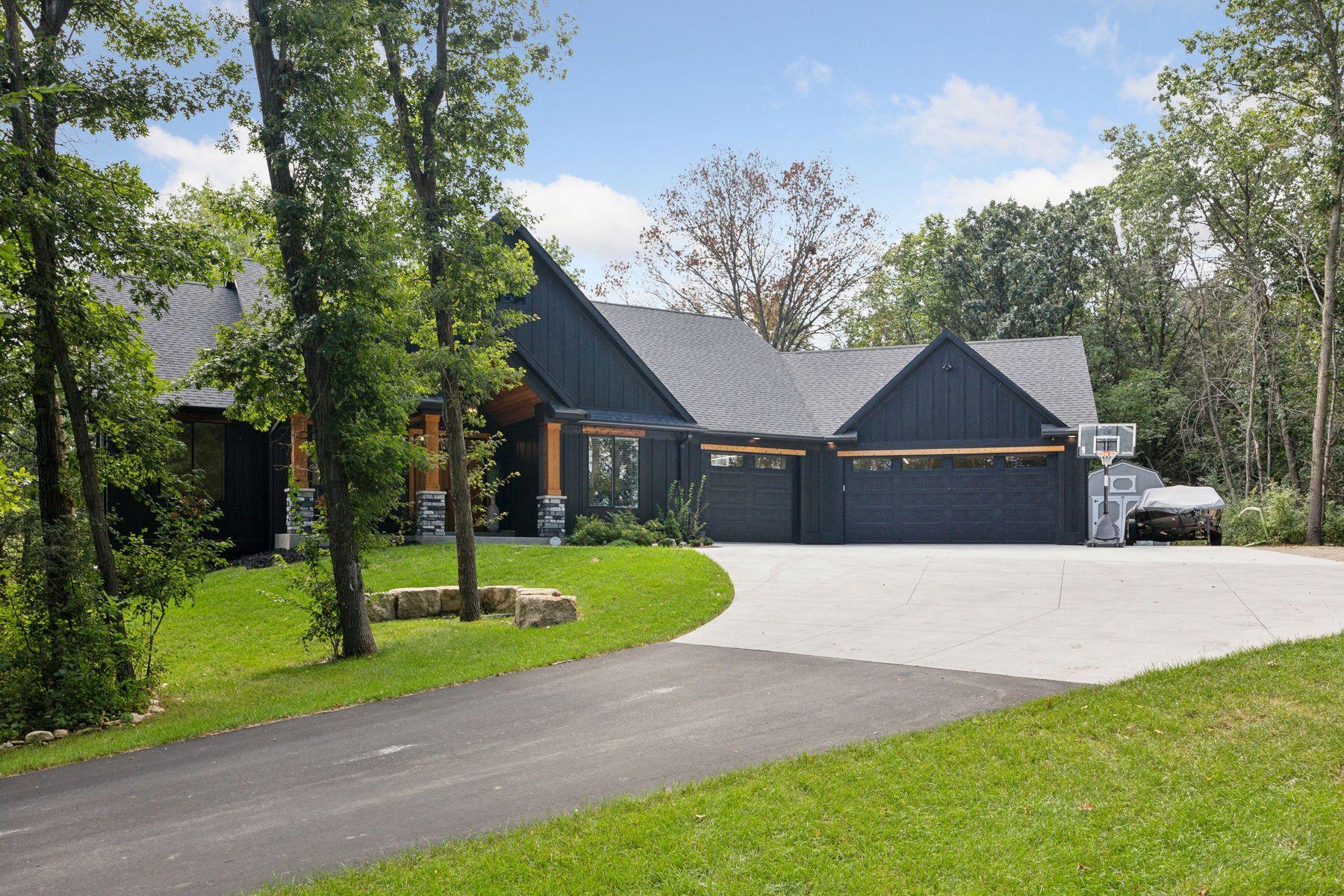 3028 Pinewood Road SE