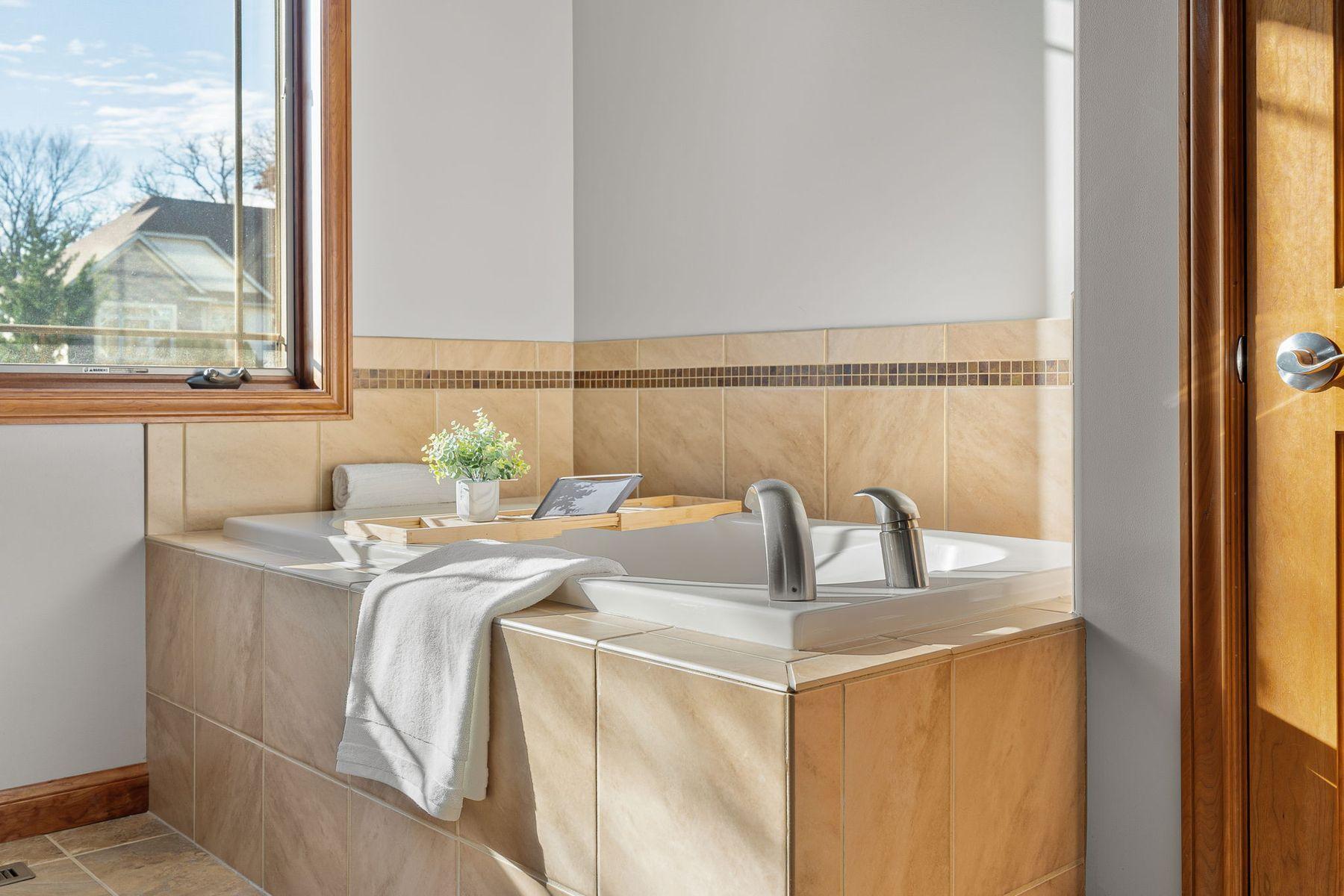 4920 Scenic View Drive SW