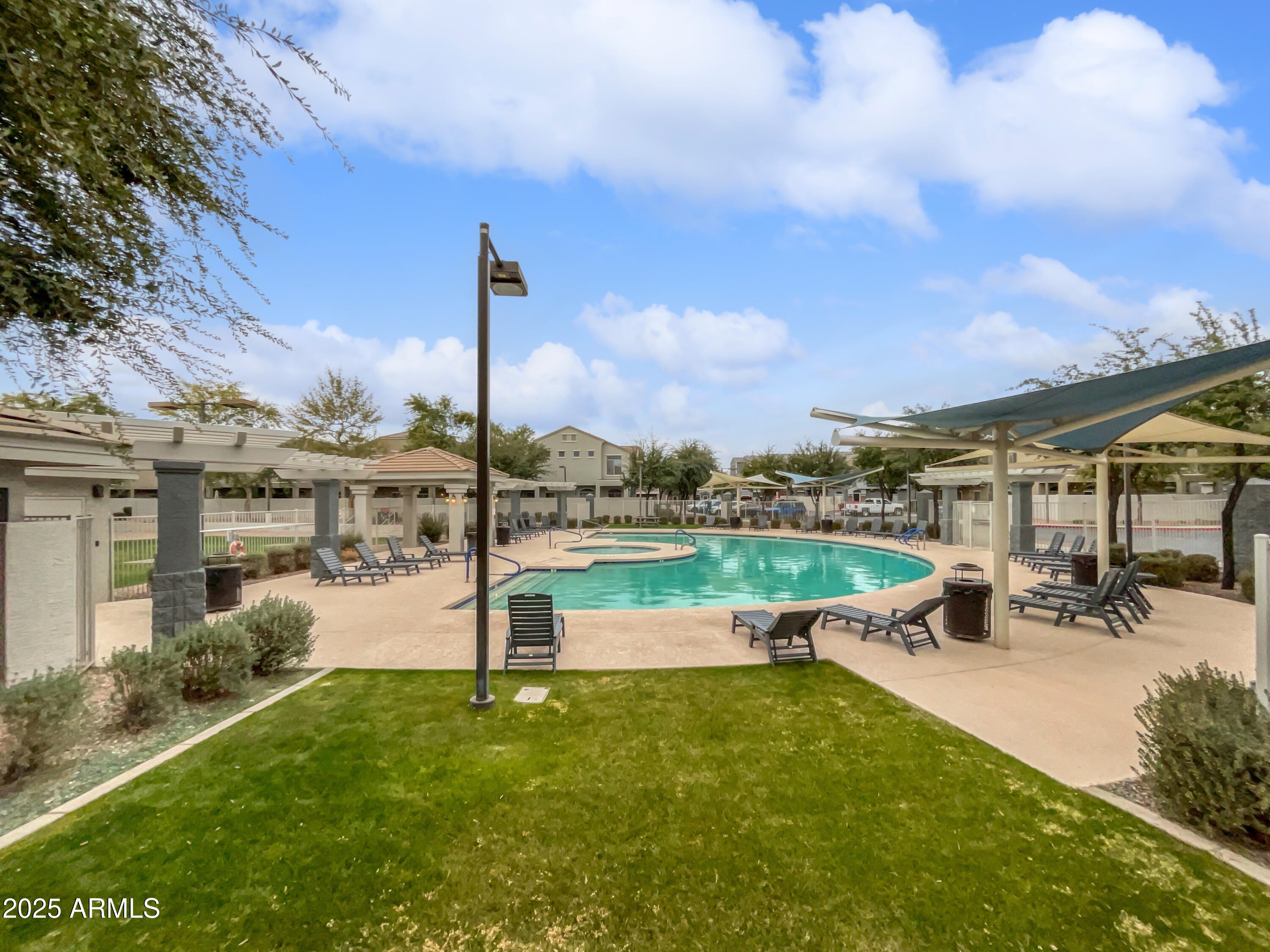 2401 E RIO SALADO Parkway, 1038