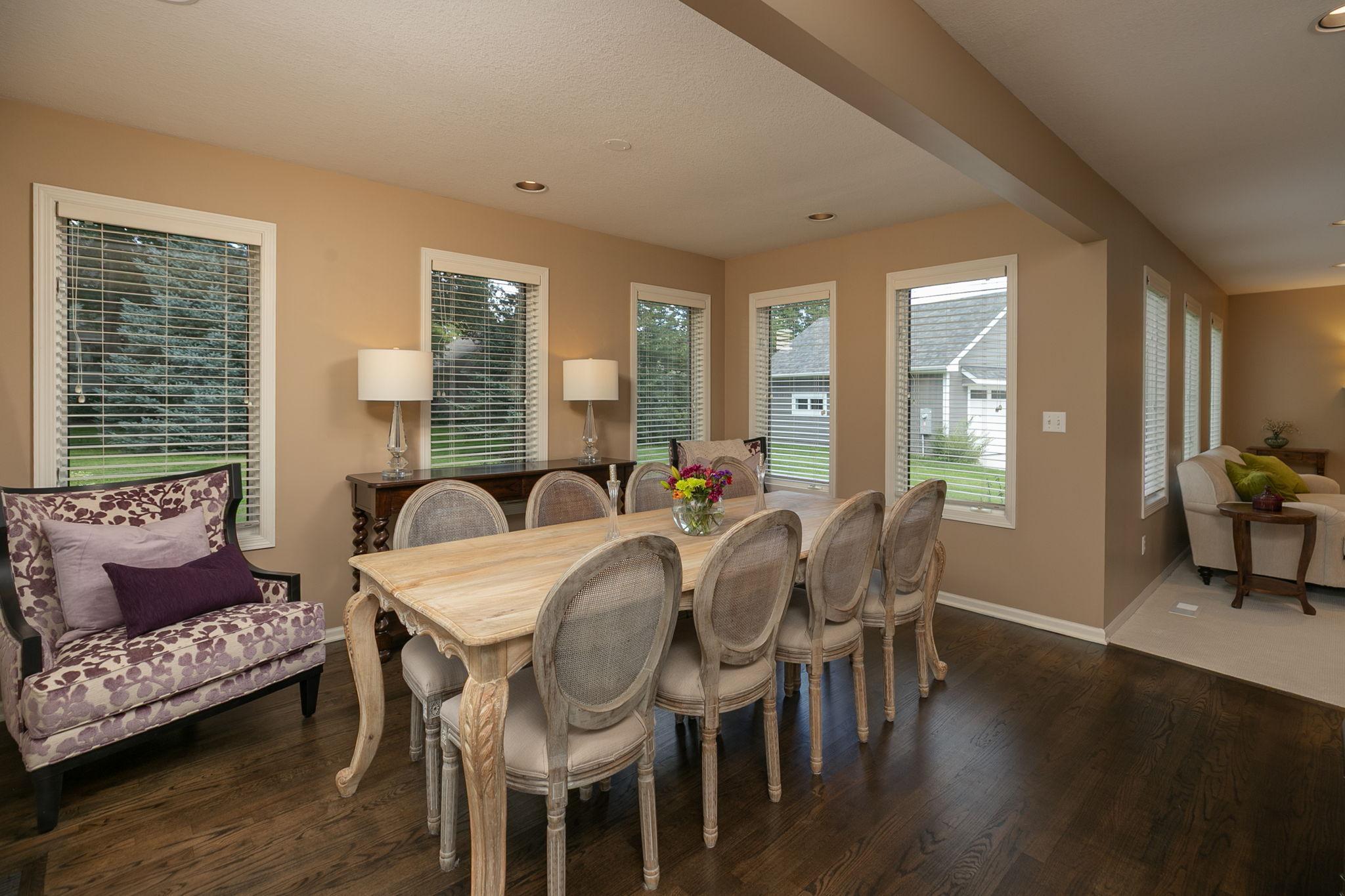 810 Foxcroft Circle SW