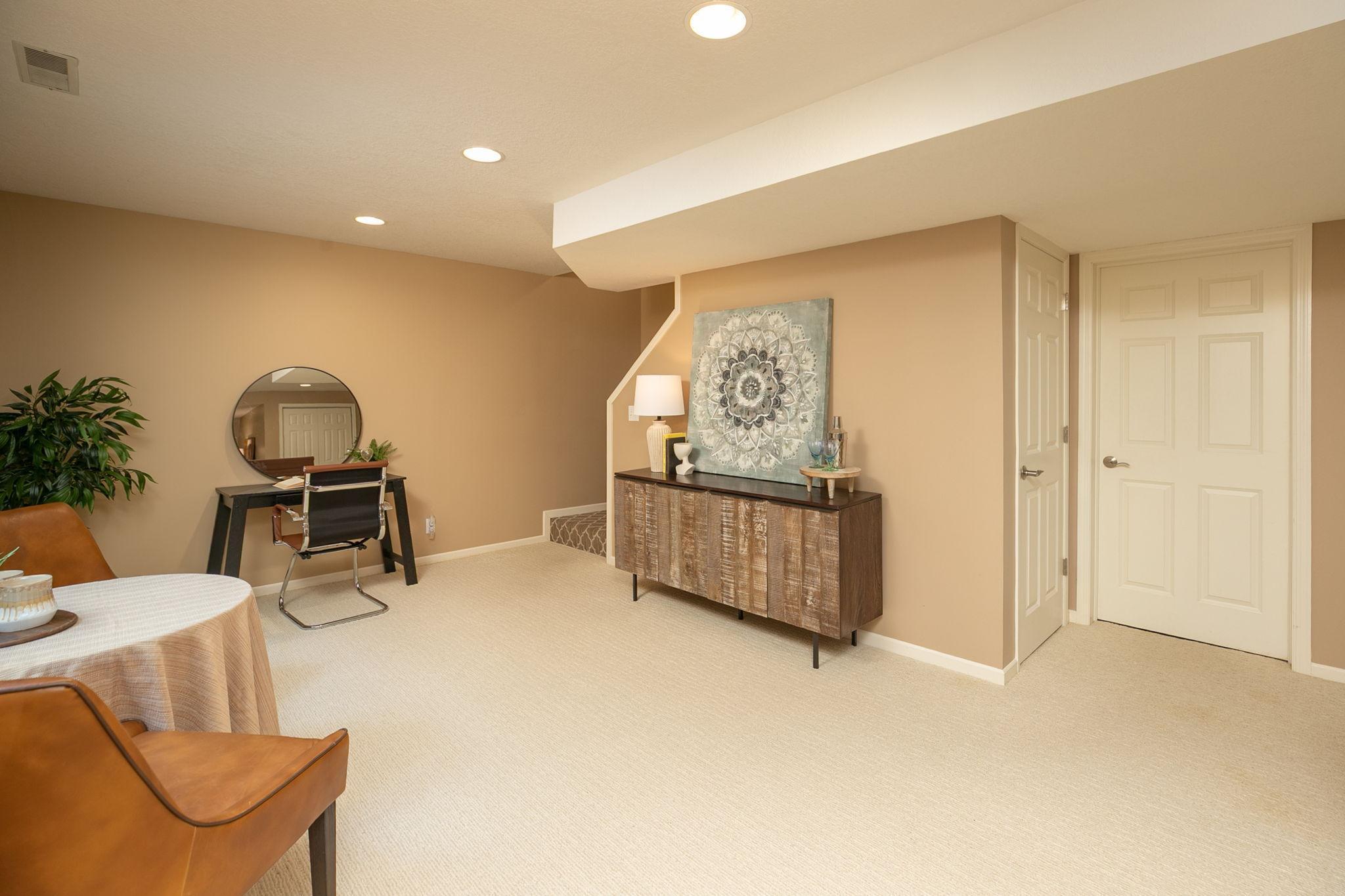 810 Foxcroft Circle SW