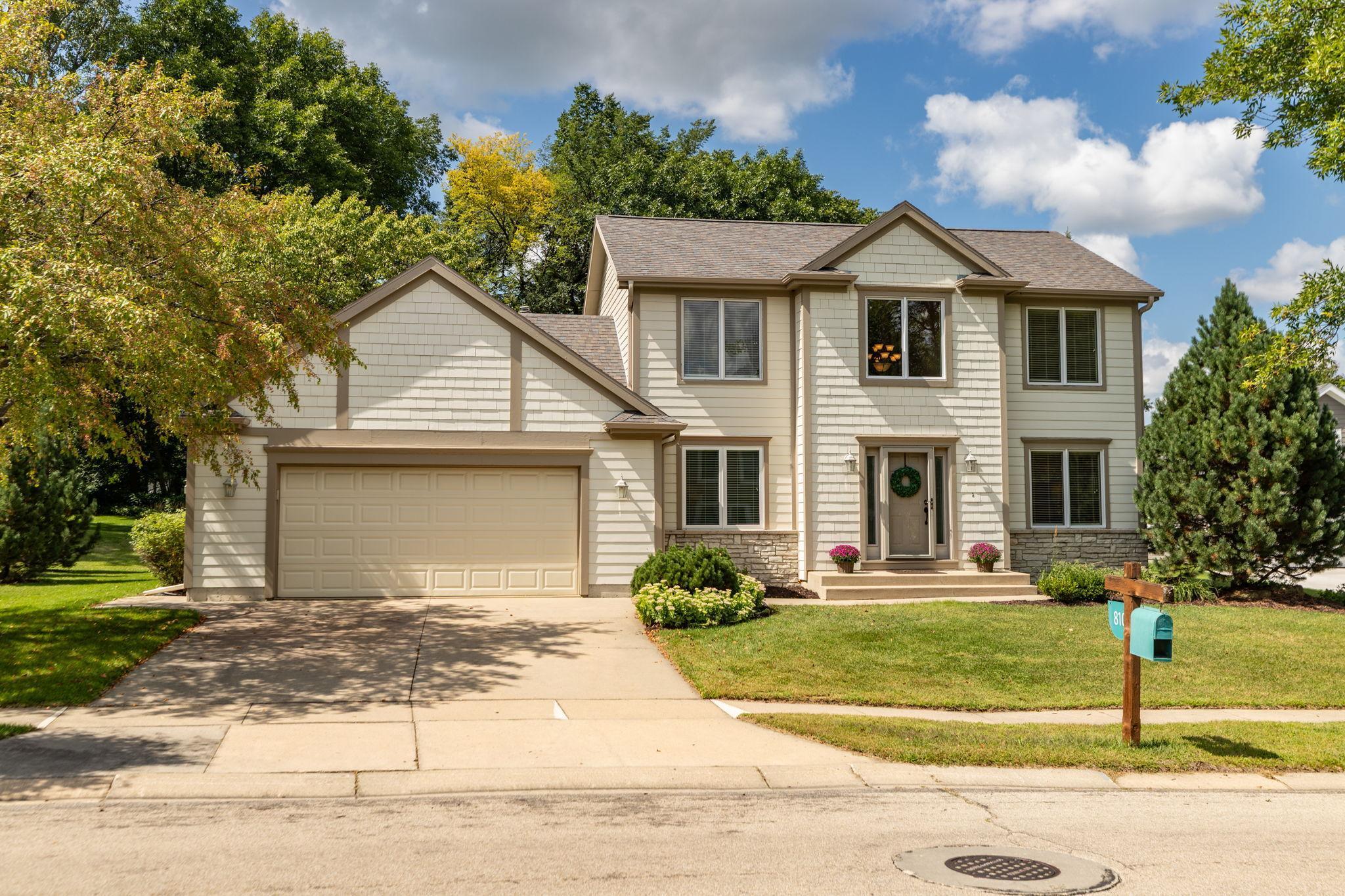 810 Foxcroft Circle SW